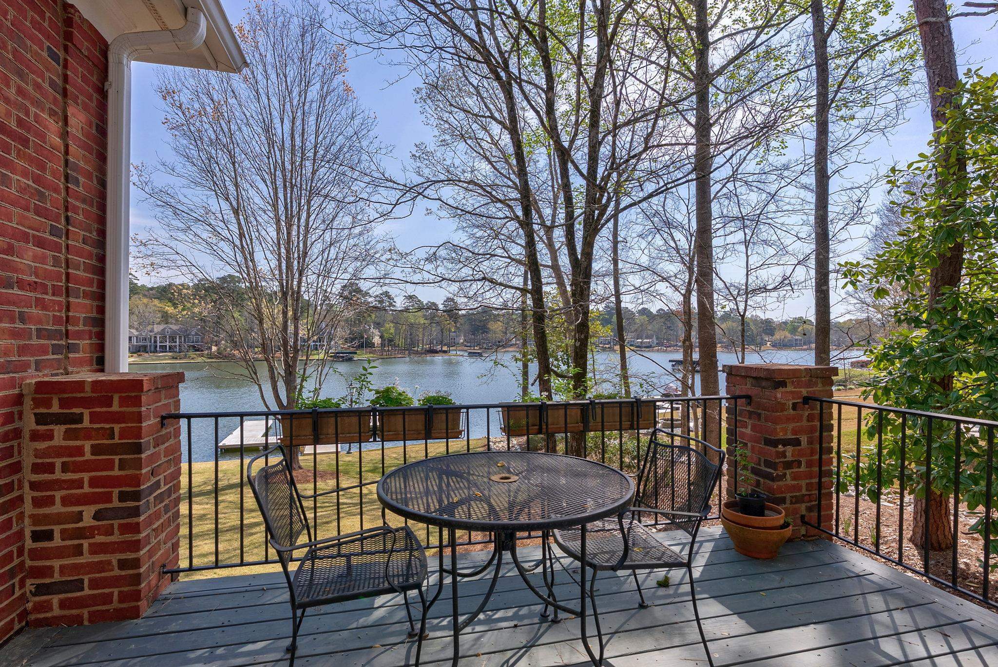 1040 SCOTT LOOP