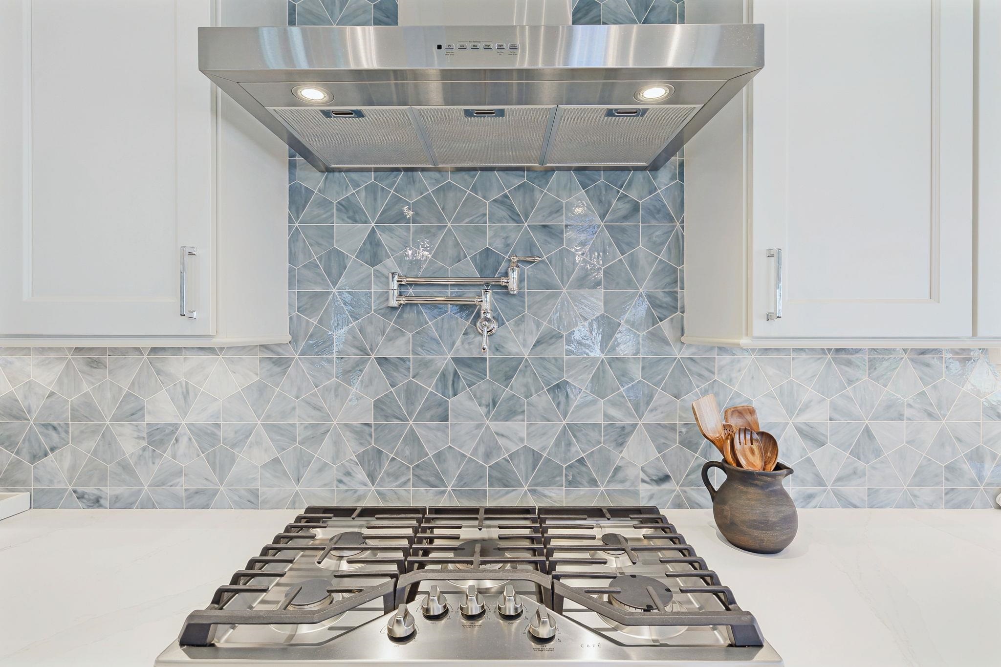 1091 LONGVIEW COMMONS