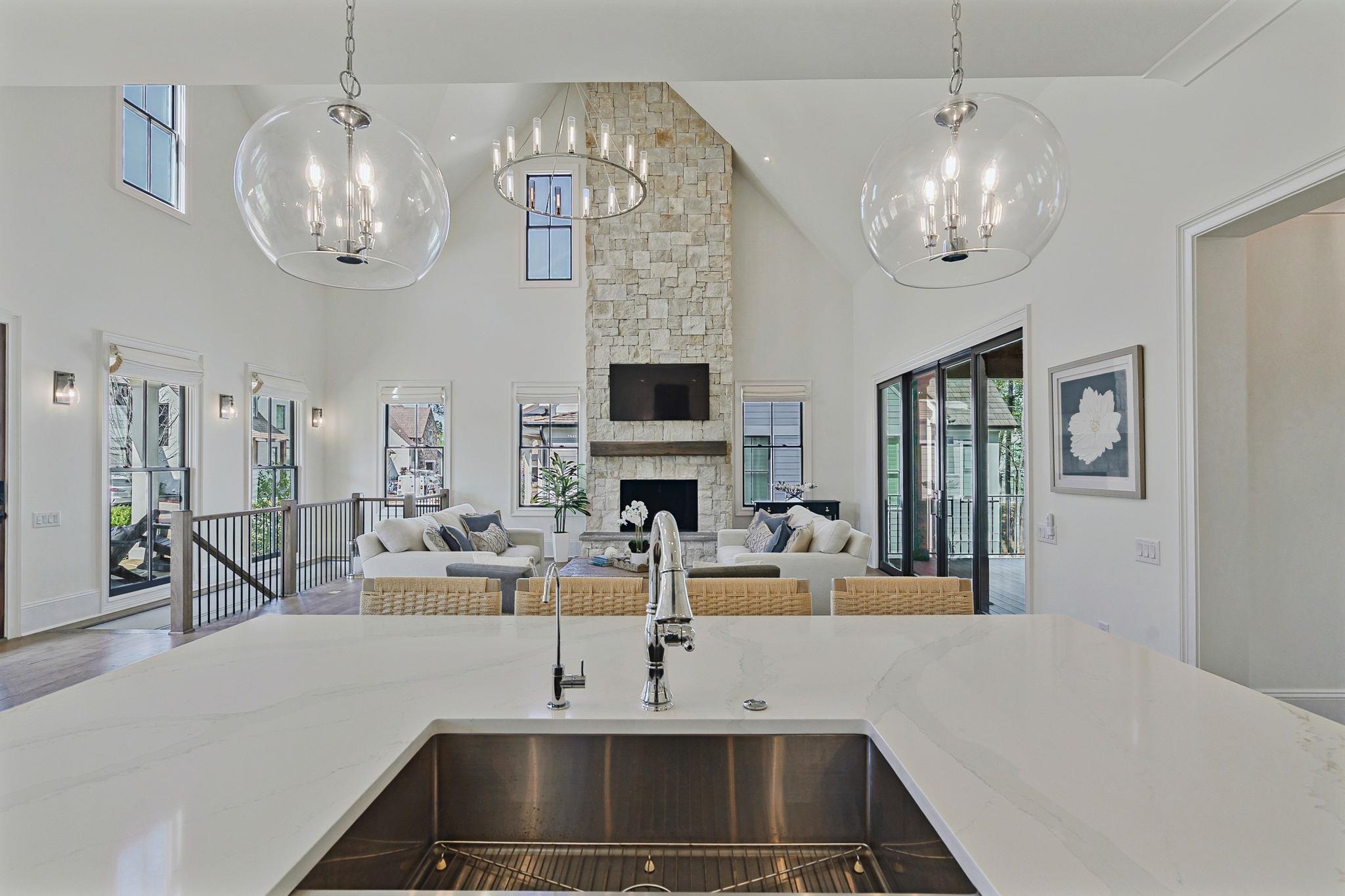 1091 LONGVIEW COMMONS