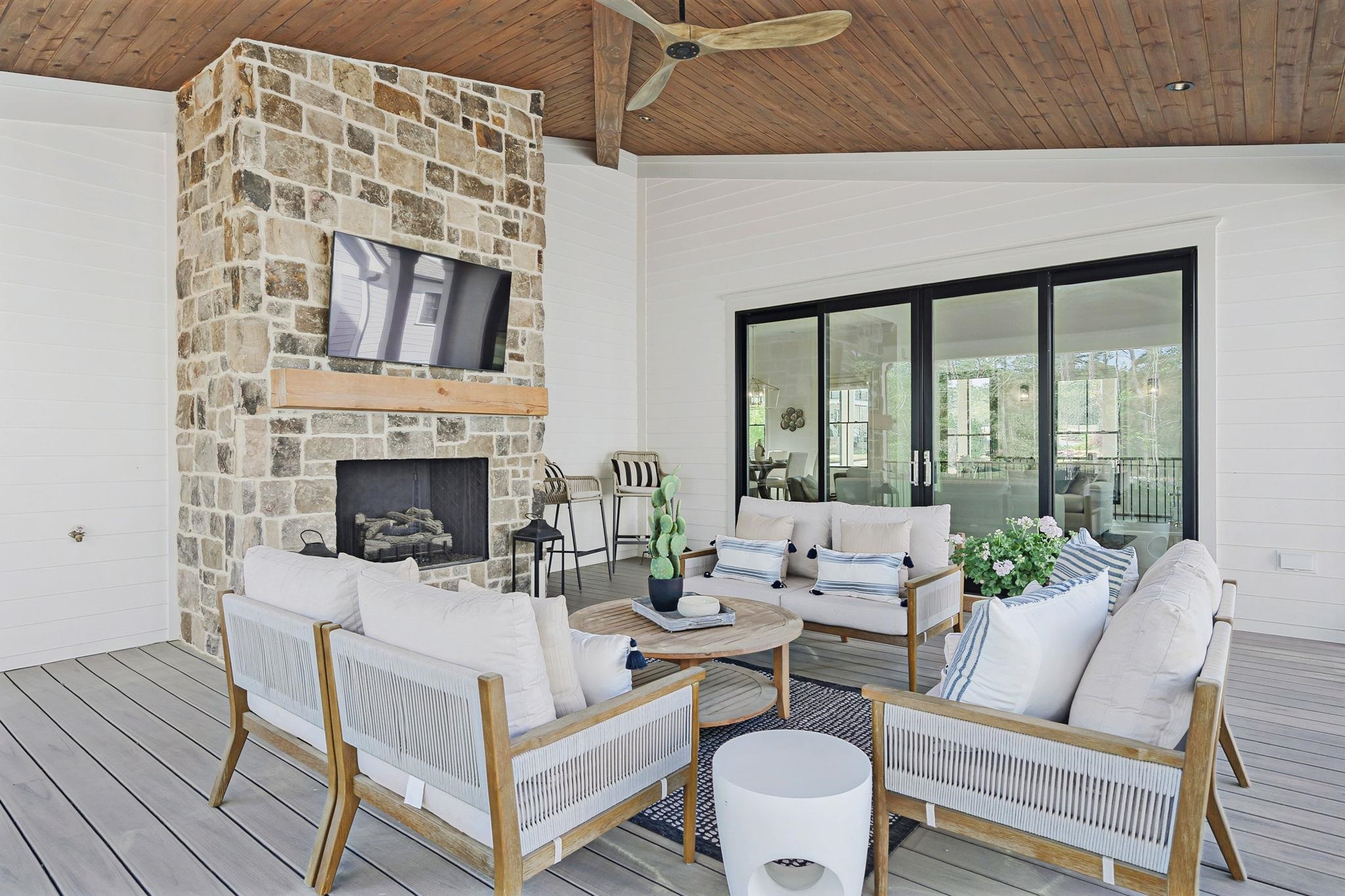 1091 LONGVIEW COMMONS