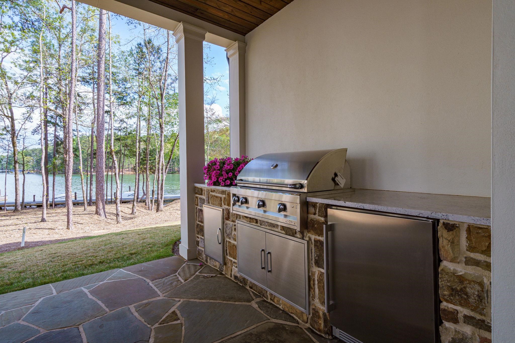 1091 LONGVIEW COMMONS