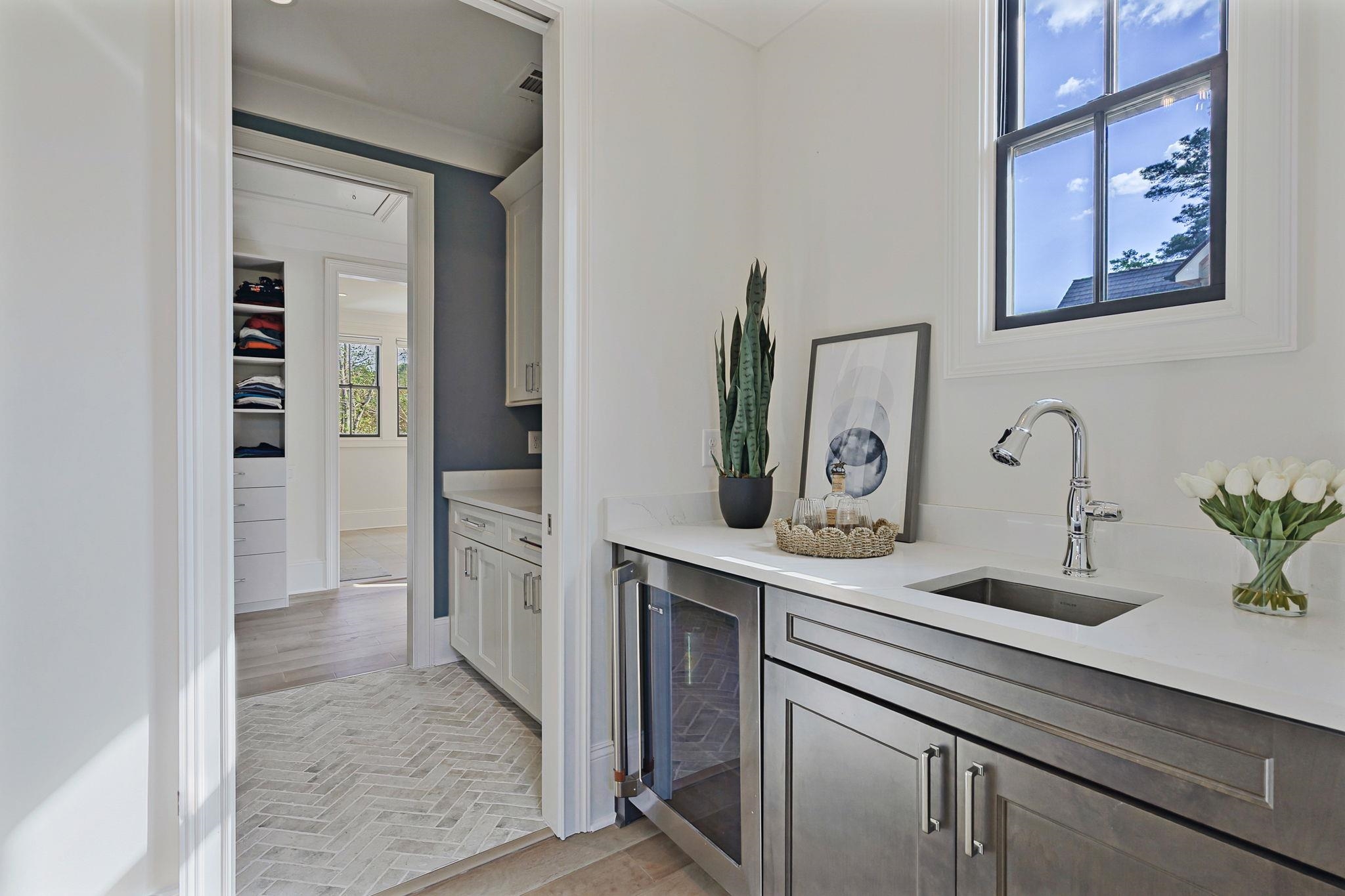 1091 LONGVIEW COMMONS