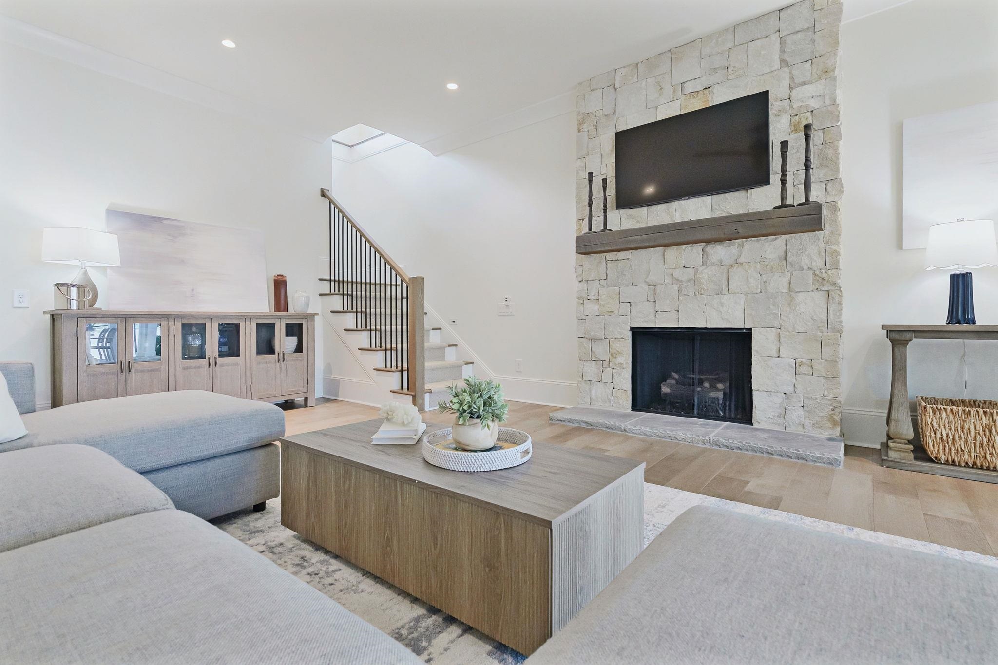 1091 LONGVIEW COMMONS