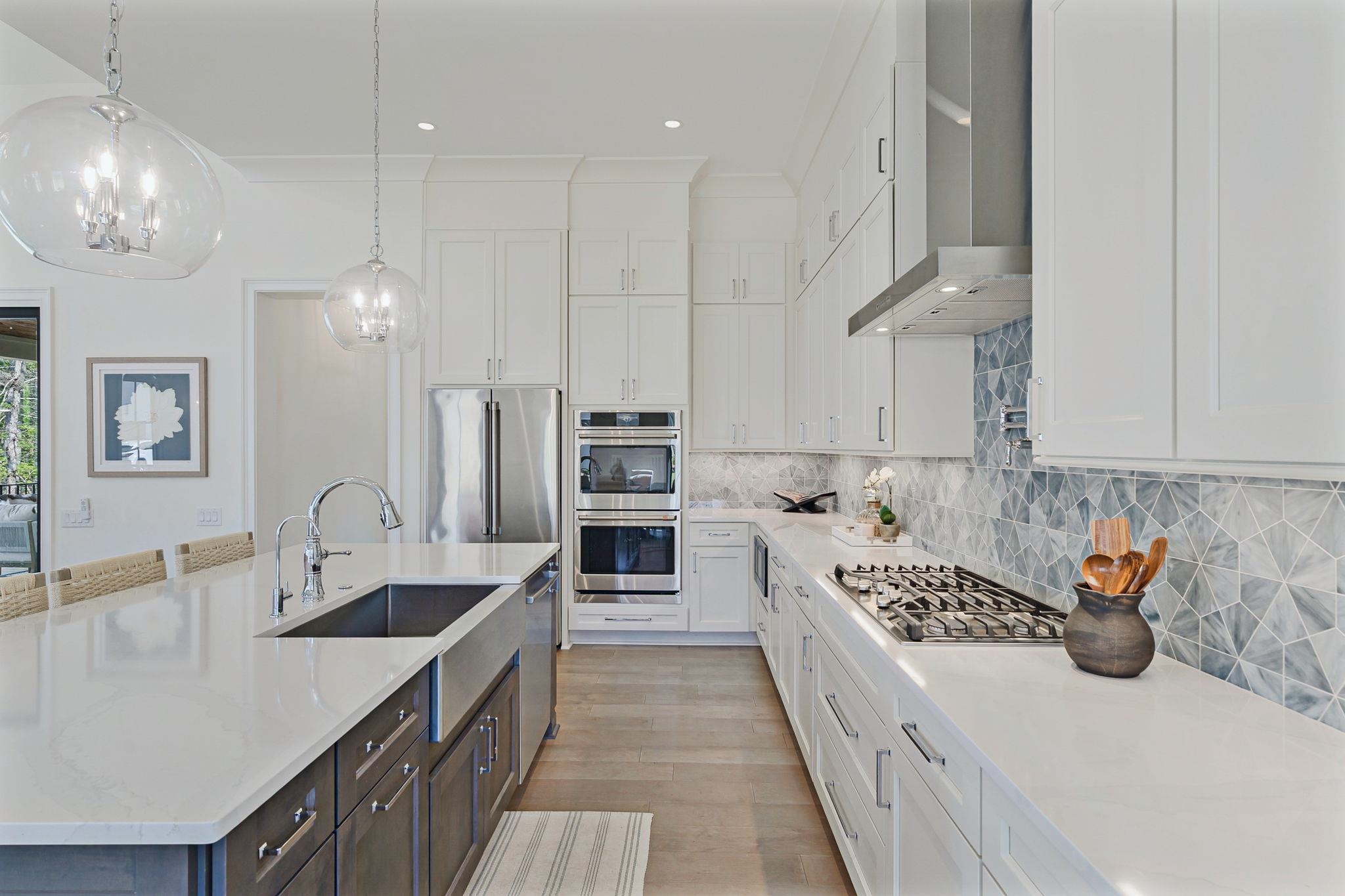 1091 LONGVIEW COMMONS