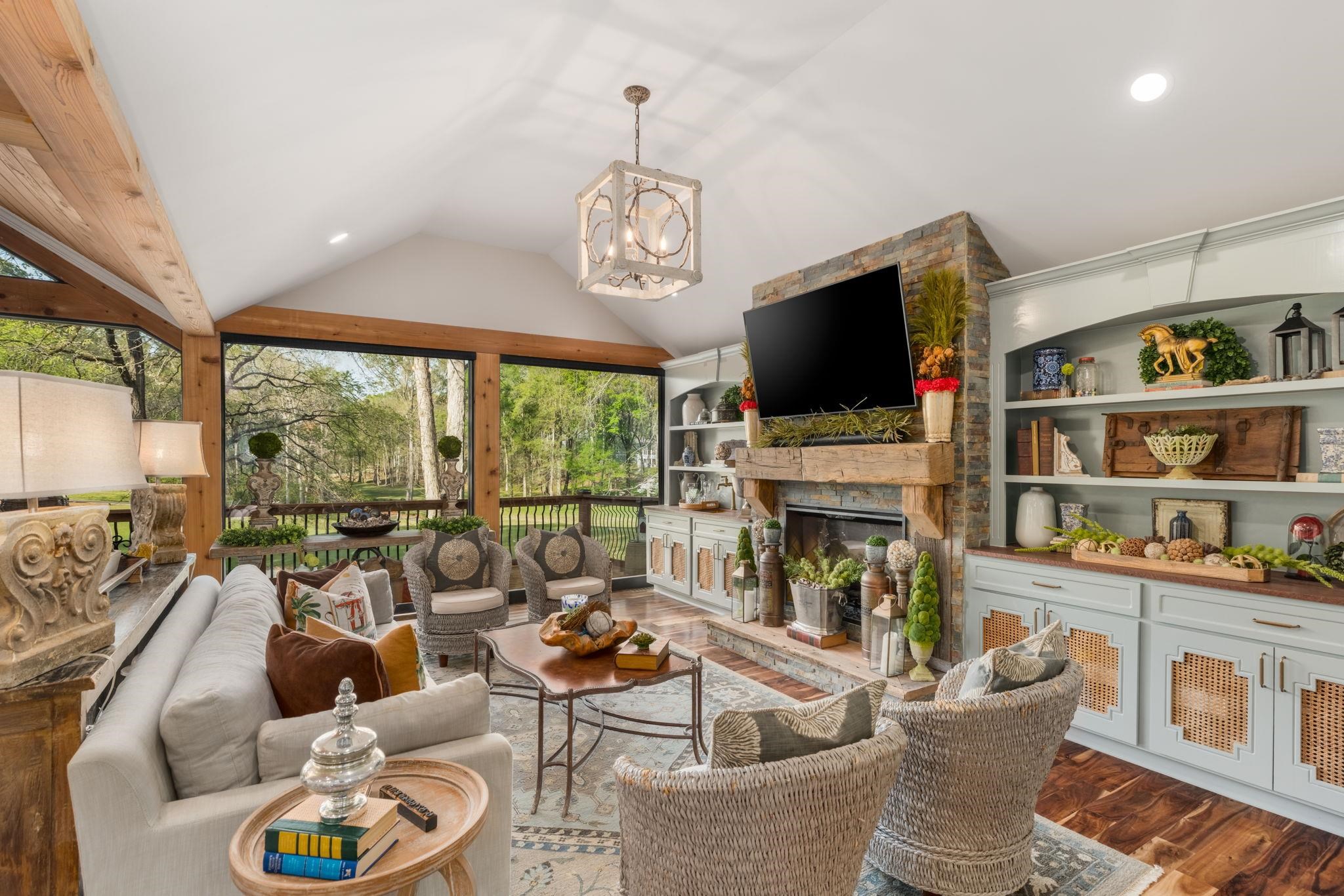 1040 SPYGLASS HILL