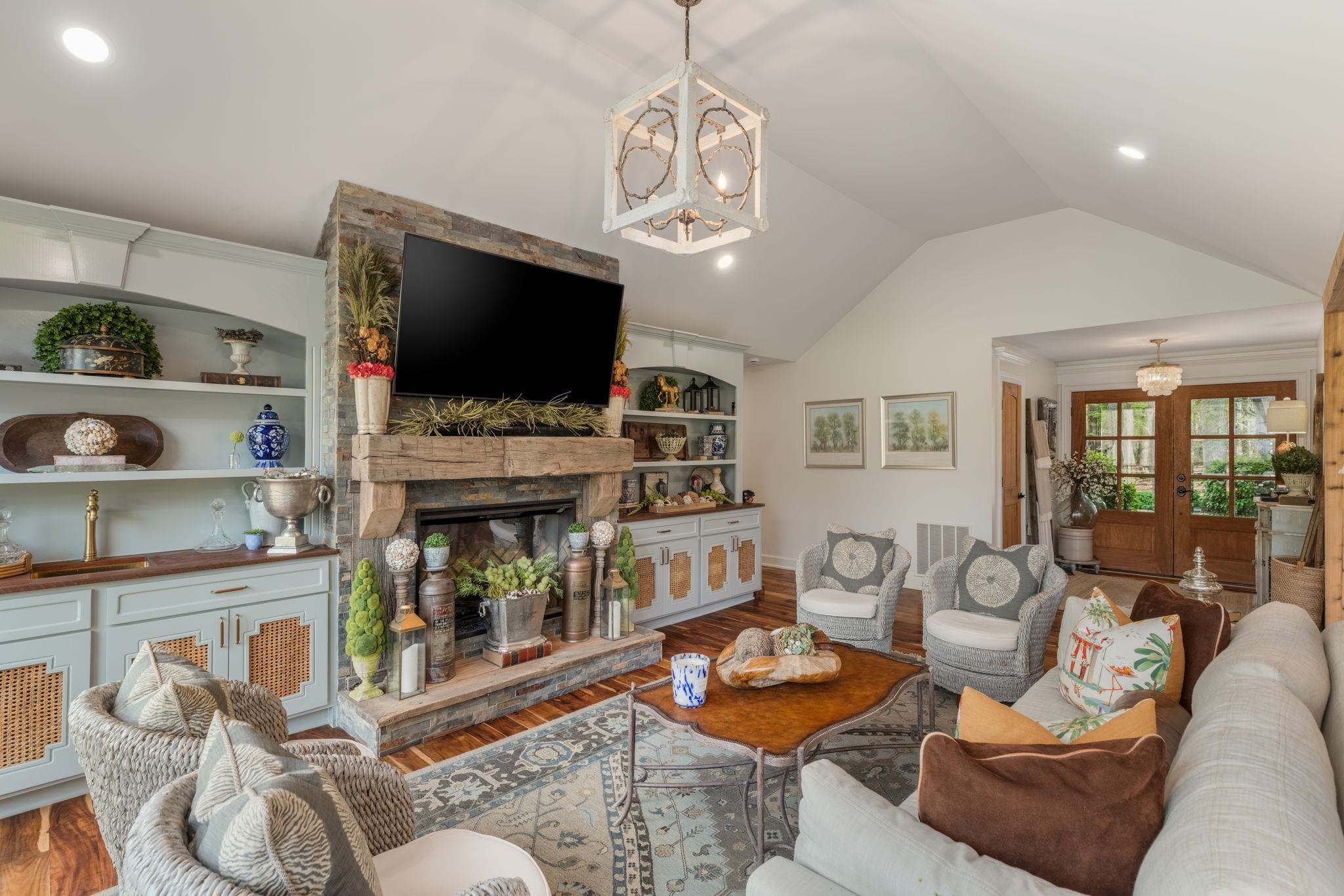 1040 SPYGLASS HILL