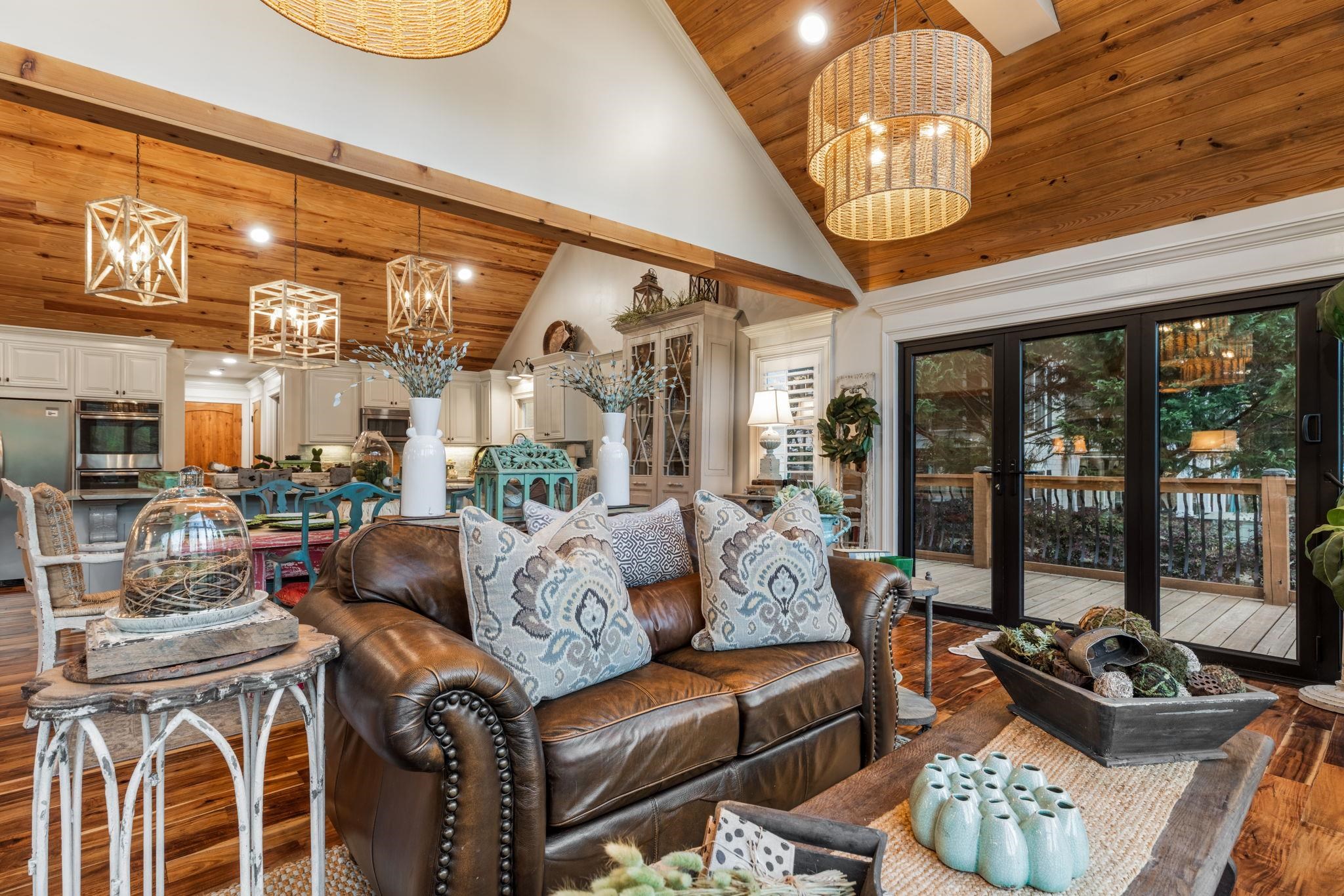 1040 SPYGLASS HILL