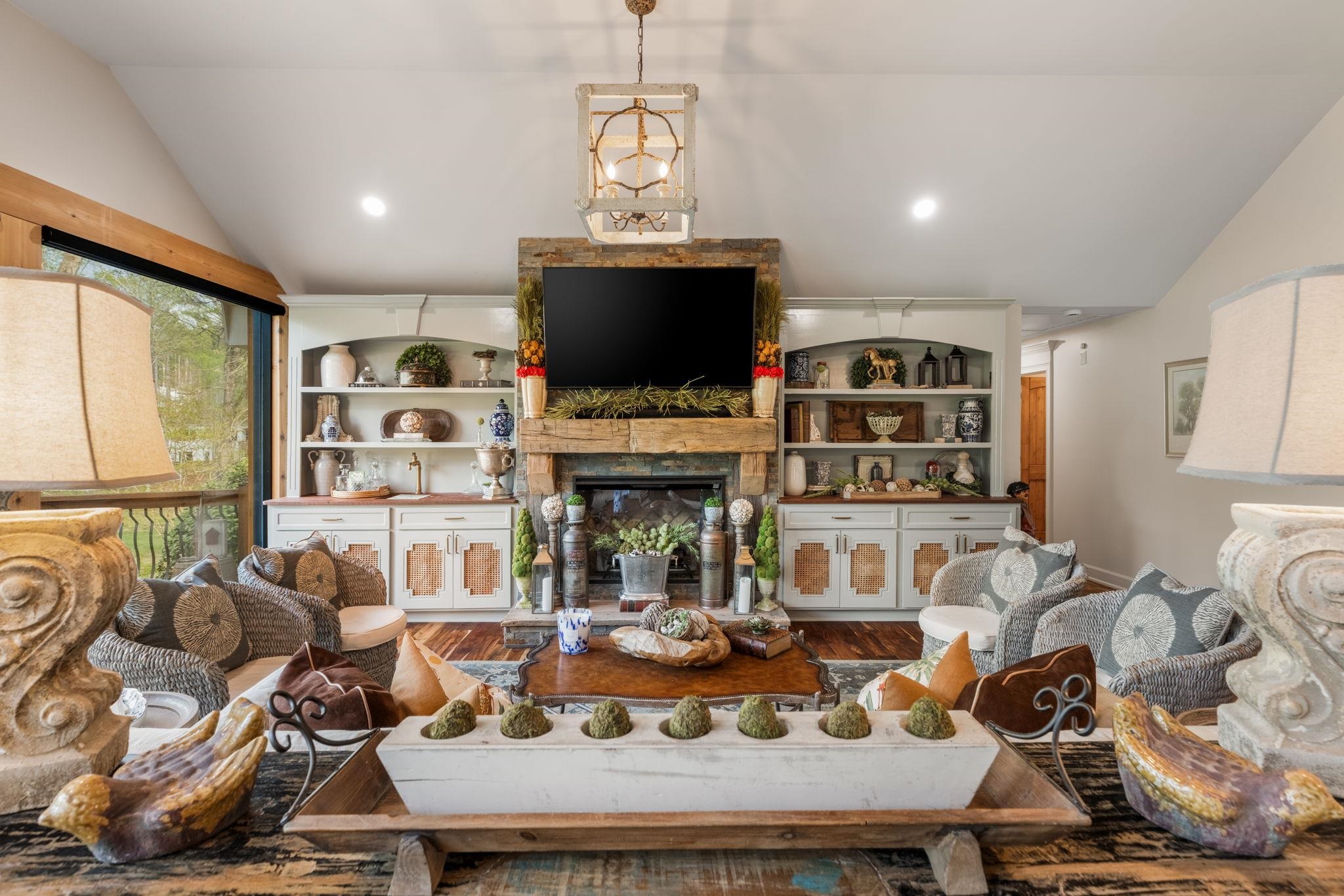 1040 SPYGLASS HILL