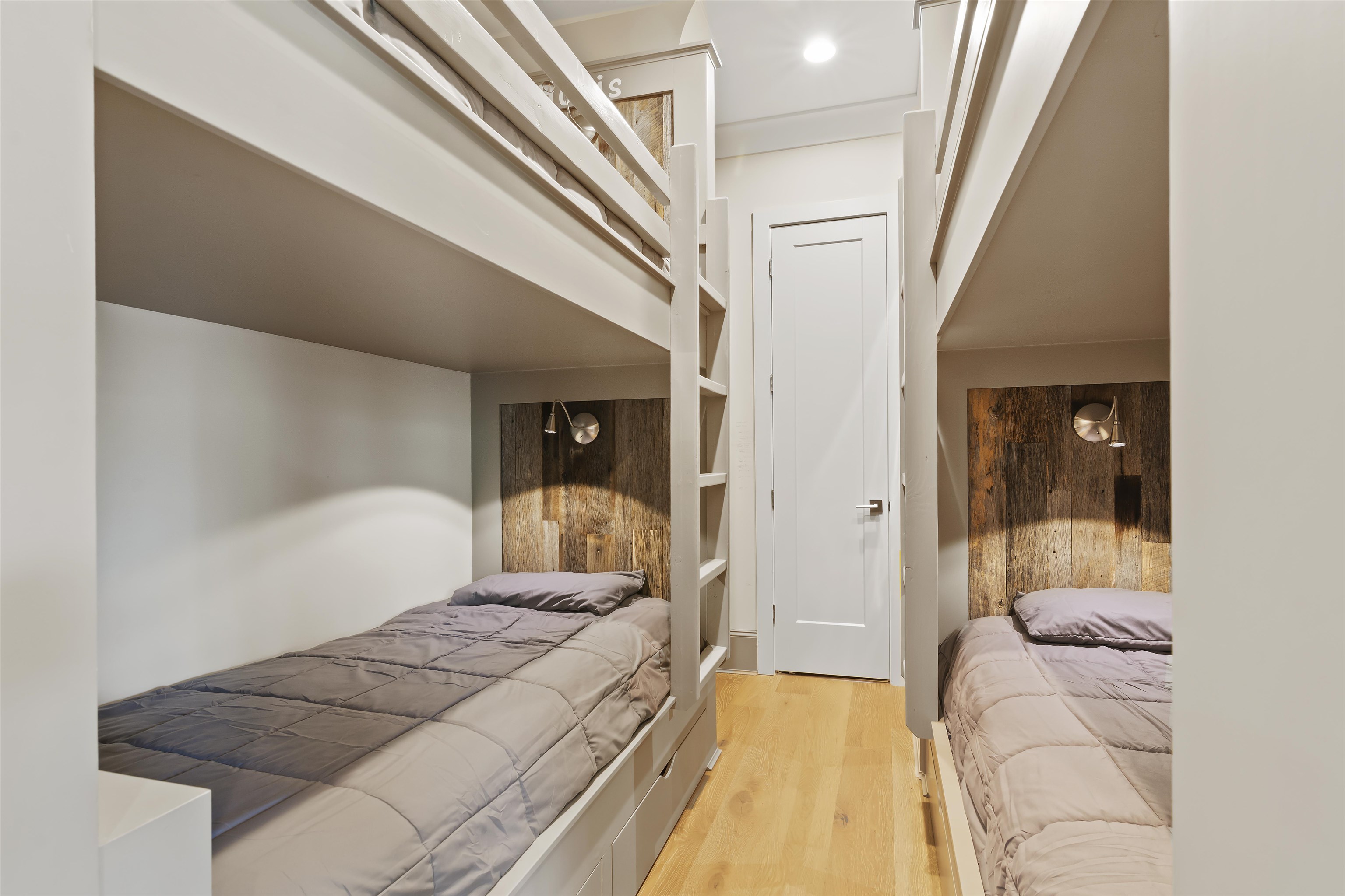 2751 LINGER LONGER DRIVE