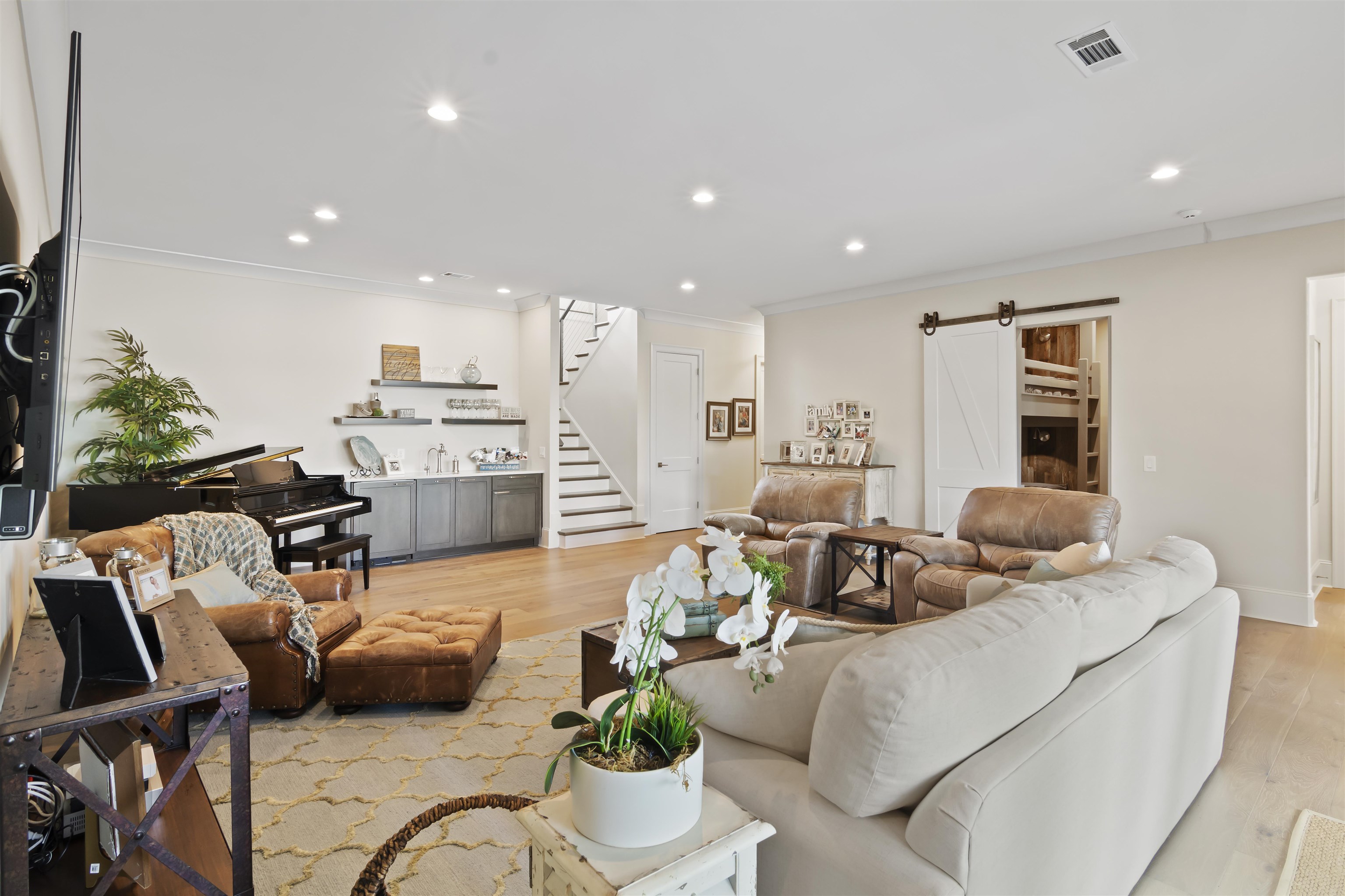 2751 LINGER LONGER DRIVE