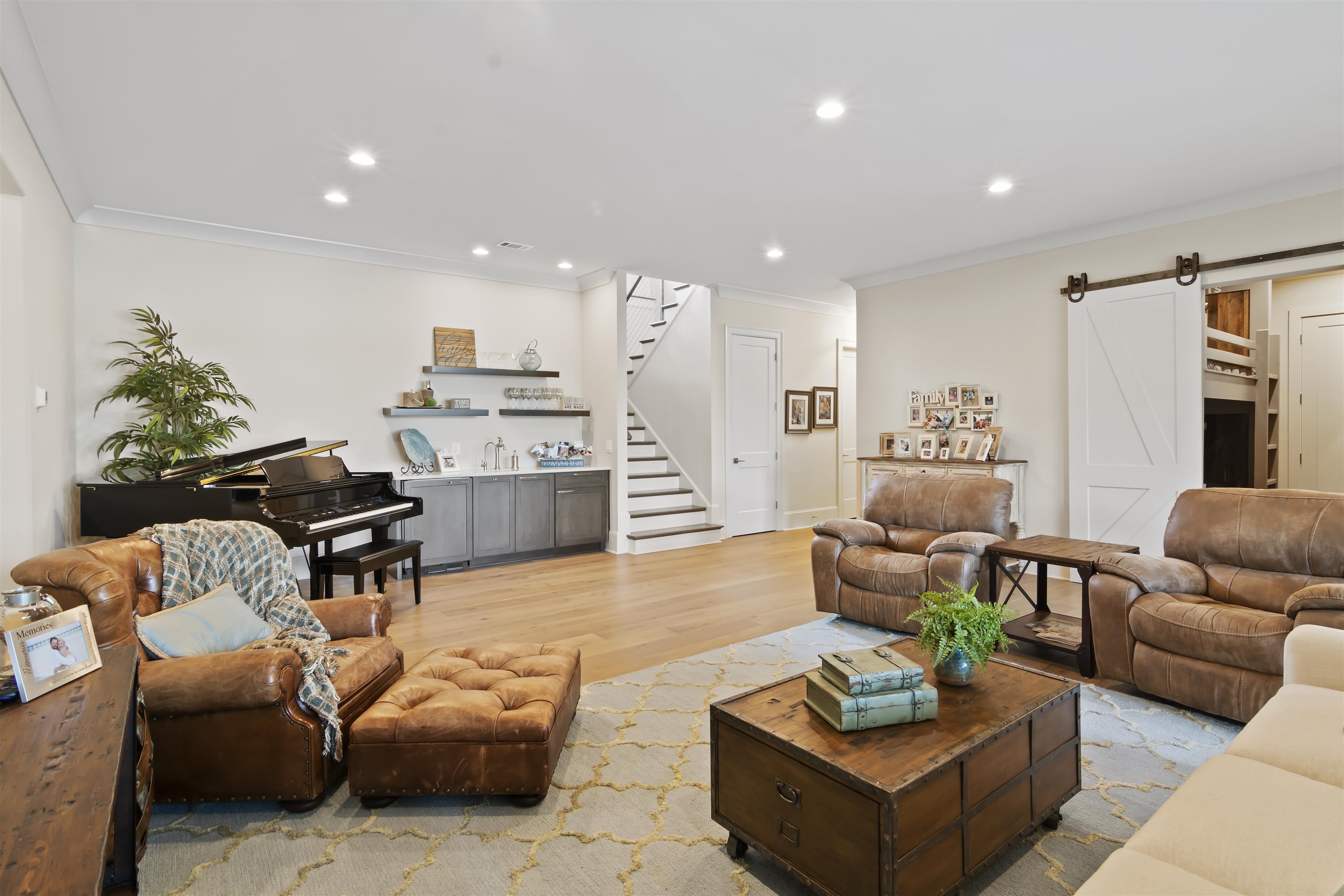 2751 LINGER LONGER DRIVE