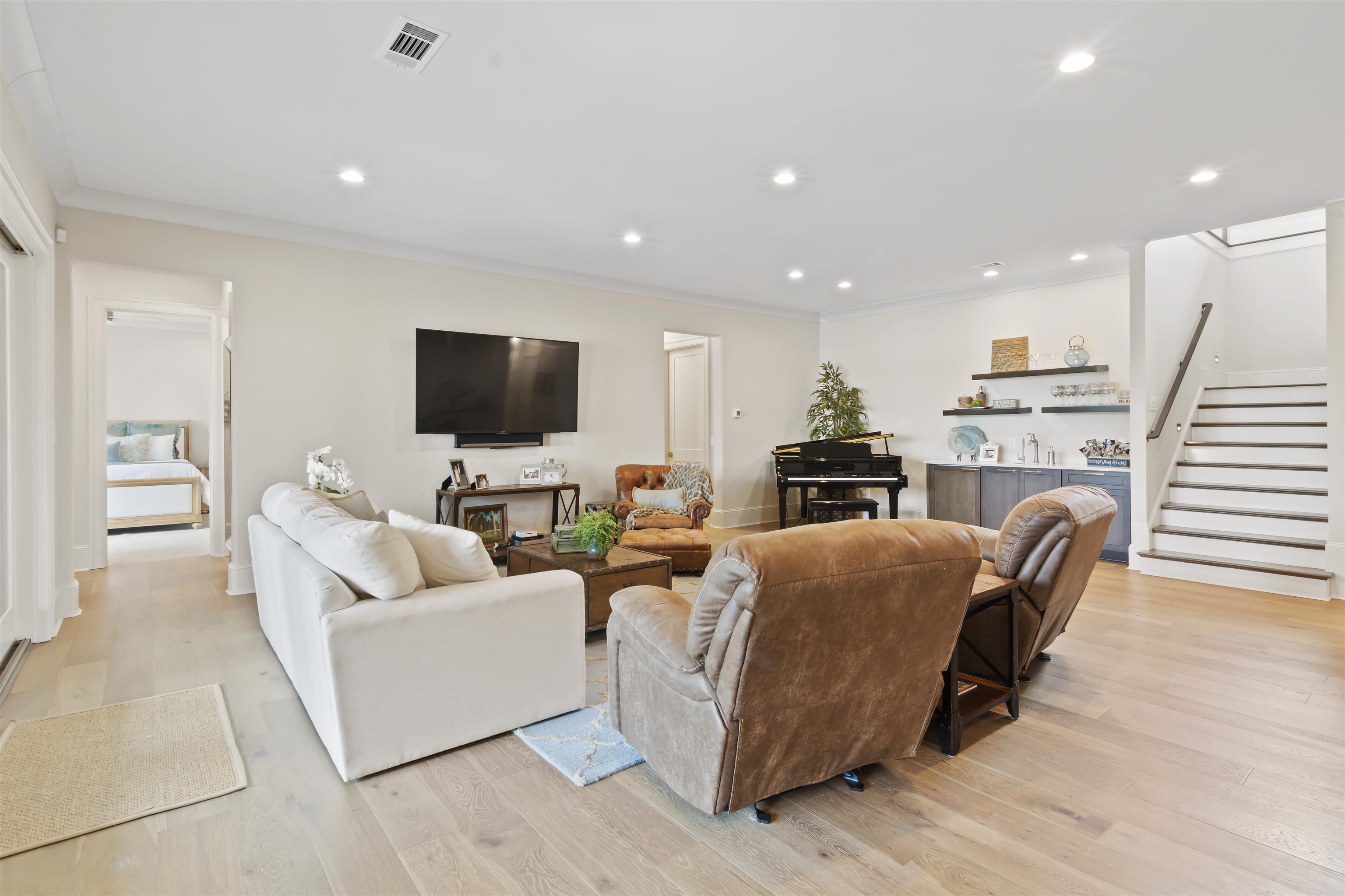 2751 LINGER LONGER DRIVE