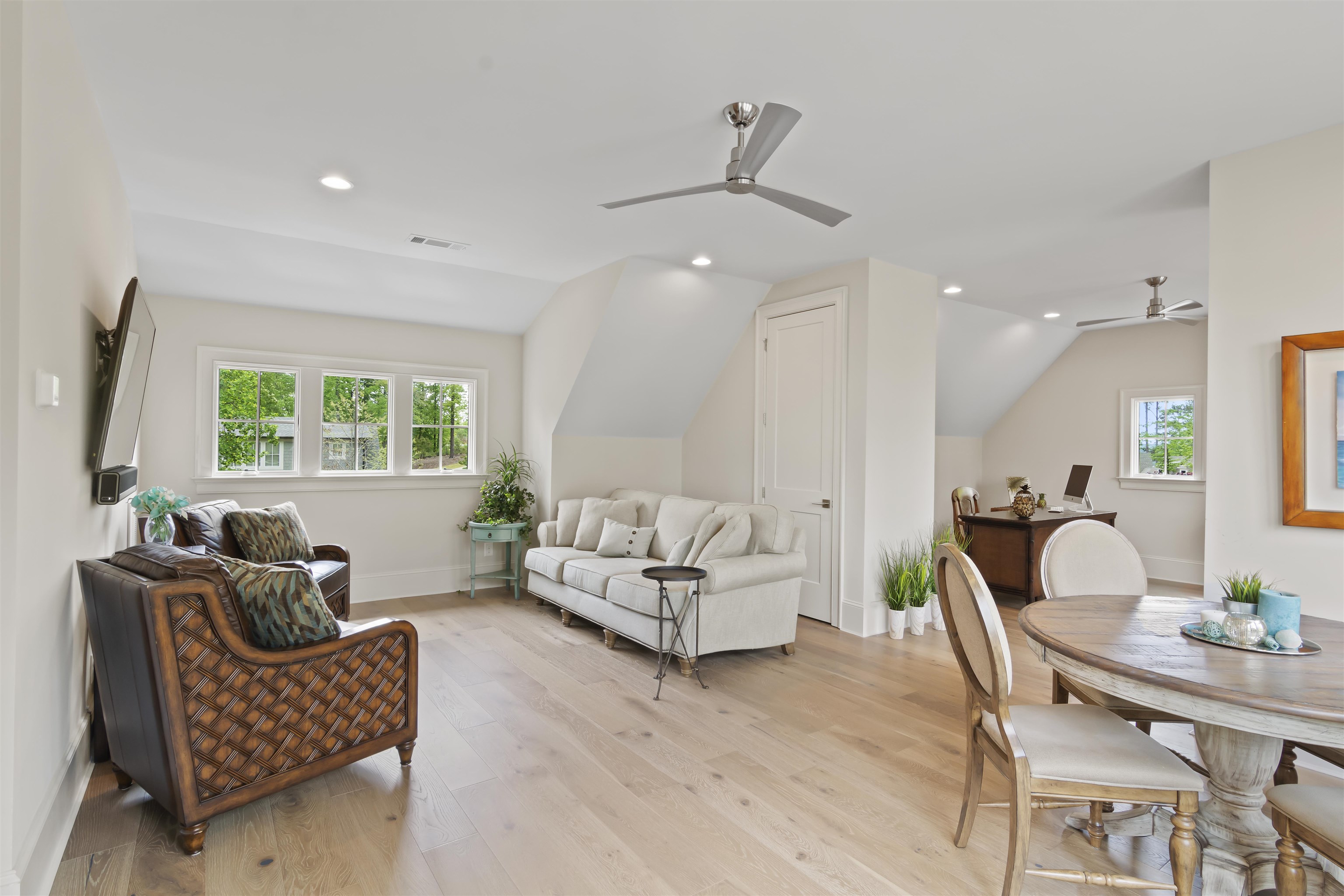 2751 LINGER LONGER DRIVE