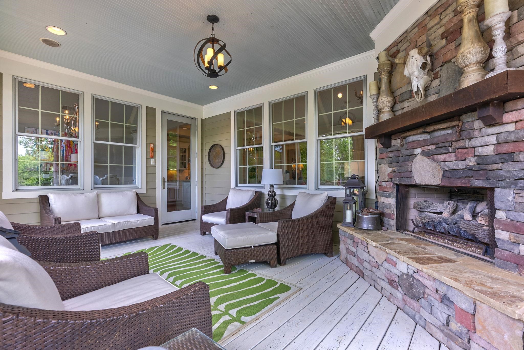 1010 CAROLYNS PLACE