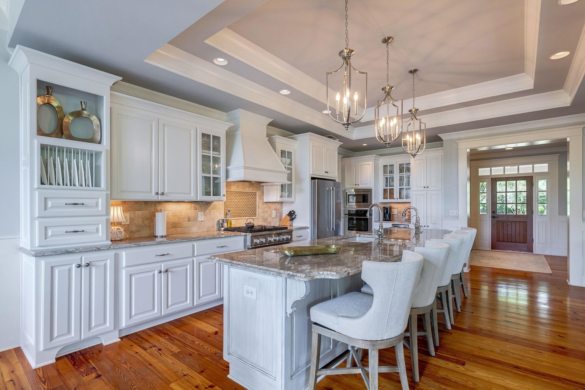 1010 CAROLYNS PLACE