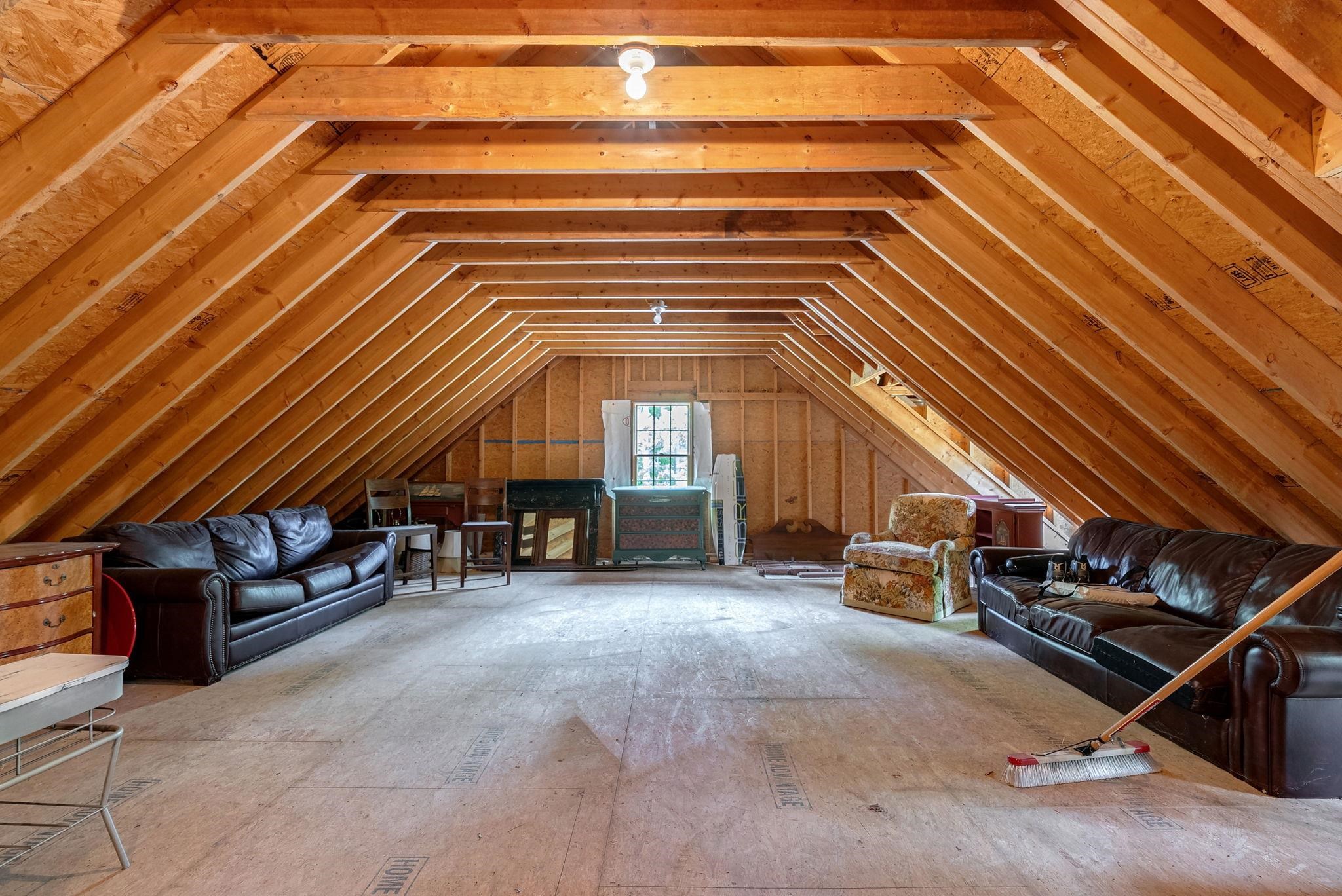 1010 CAROLYNS PLACE