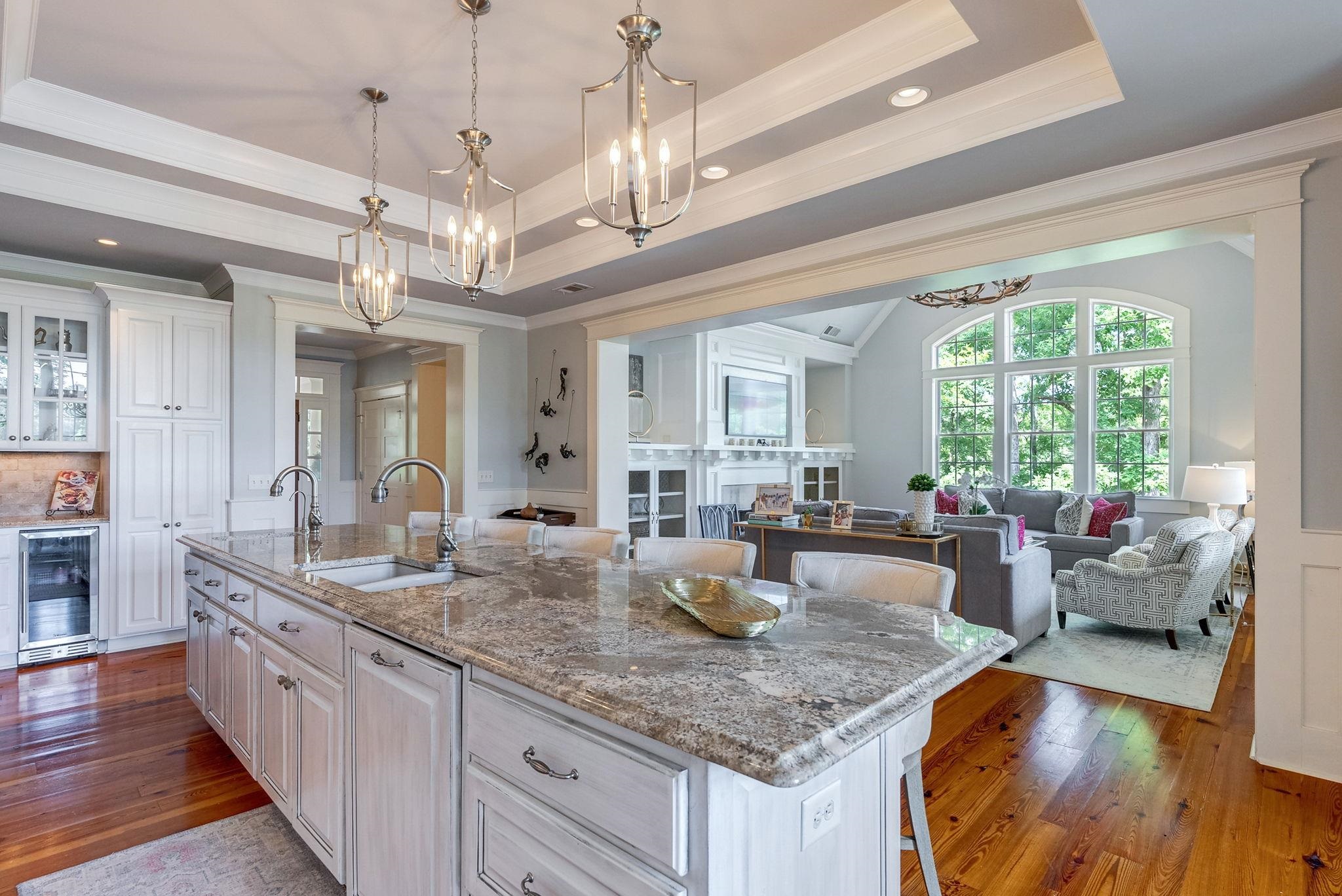 1010 CAROLYNS PLACE