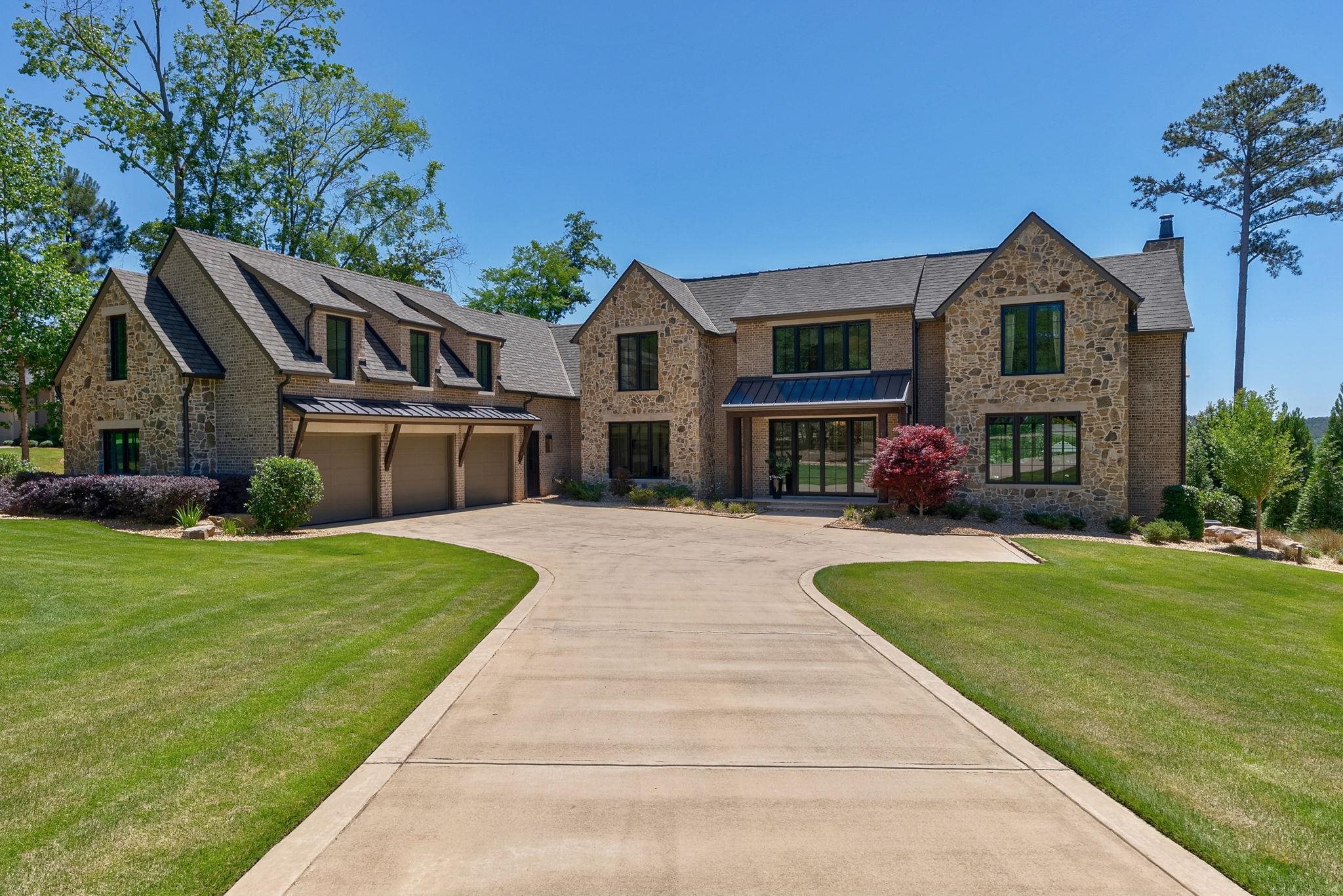 2880 LINGER LONGER DRIVE