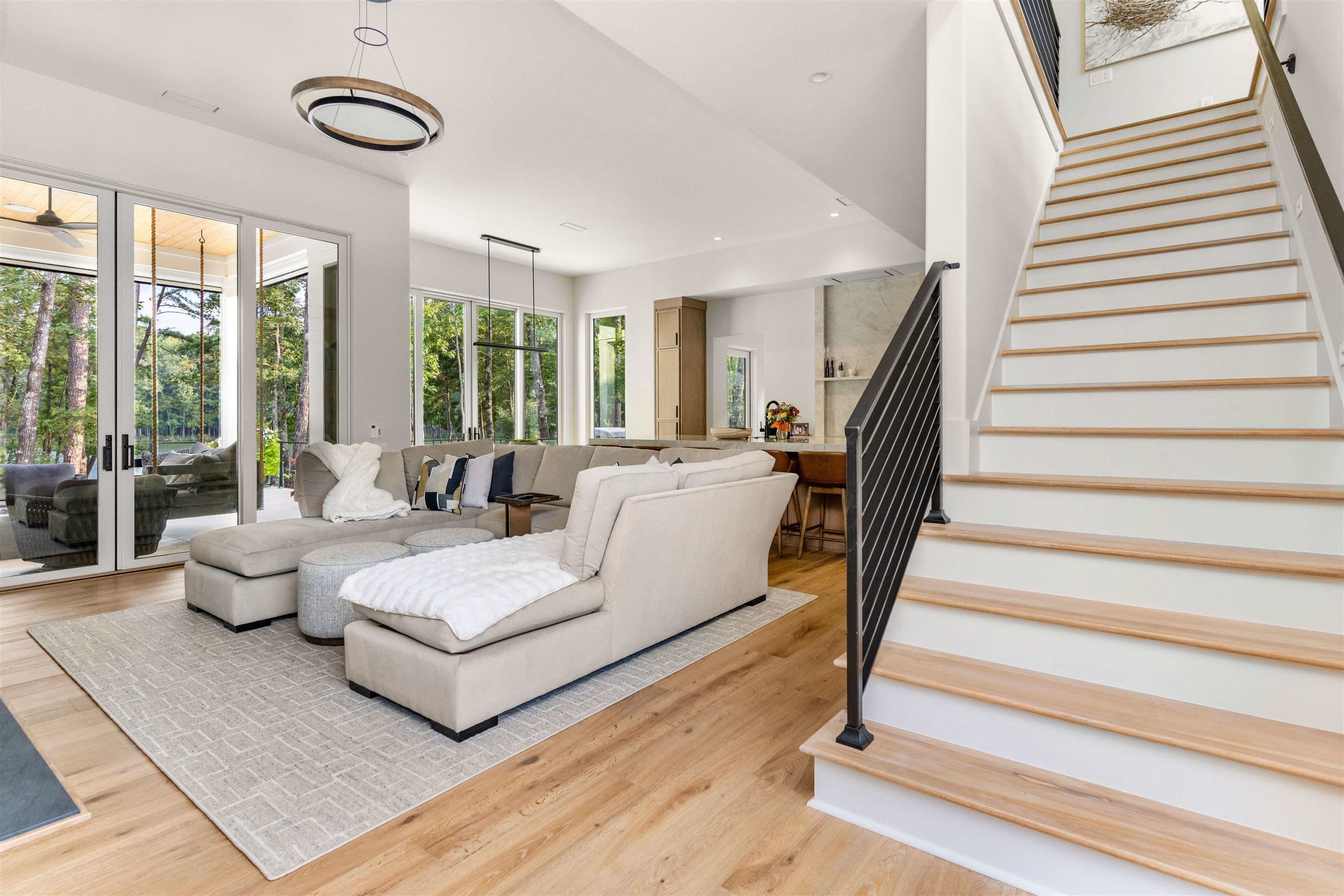 1121 LONGVIEW COMMONS