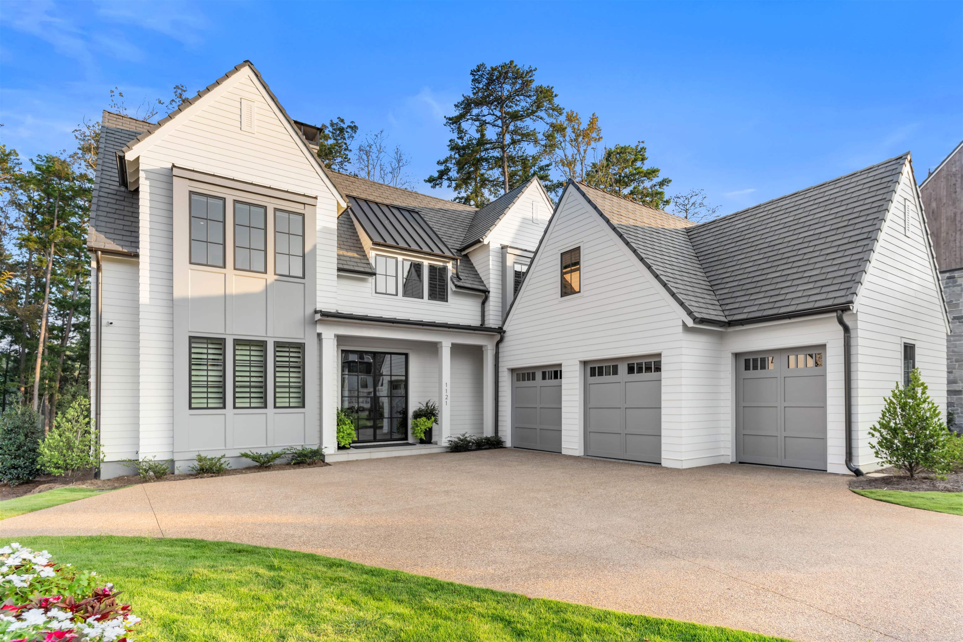 1121 LONGVIEW COMMONS