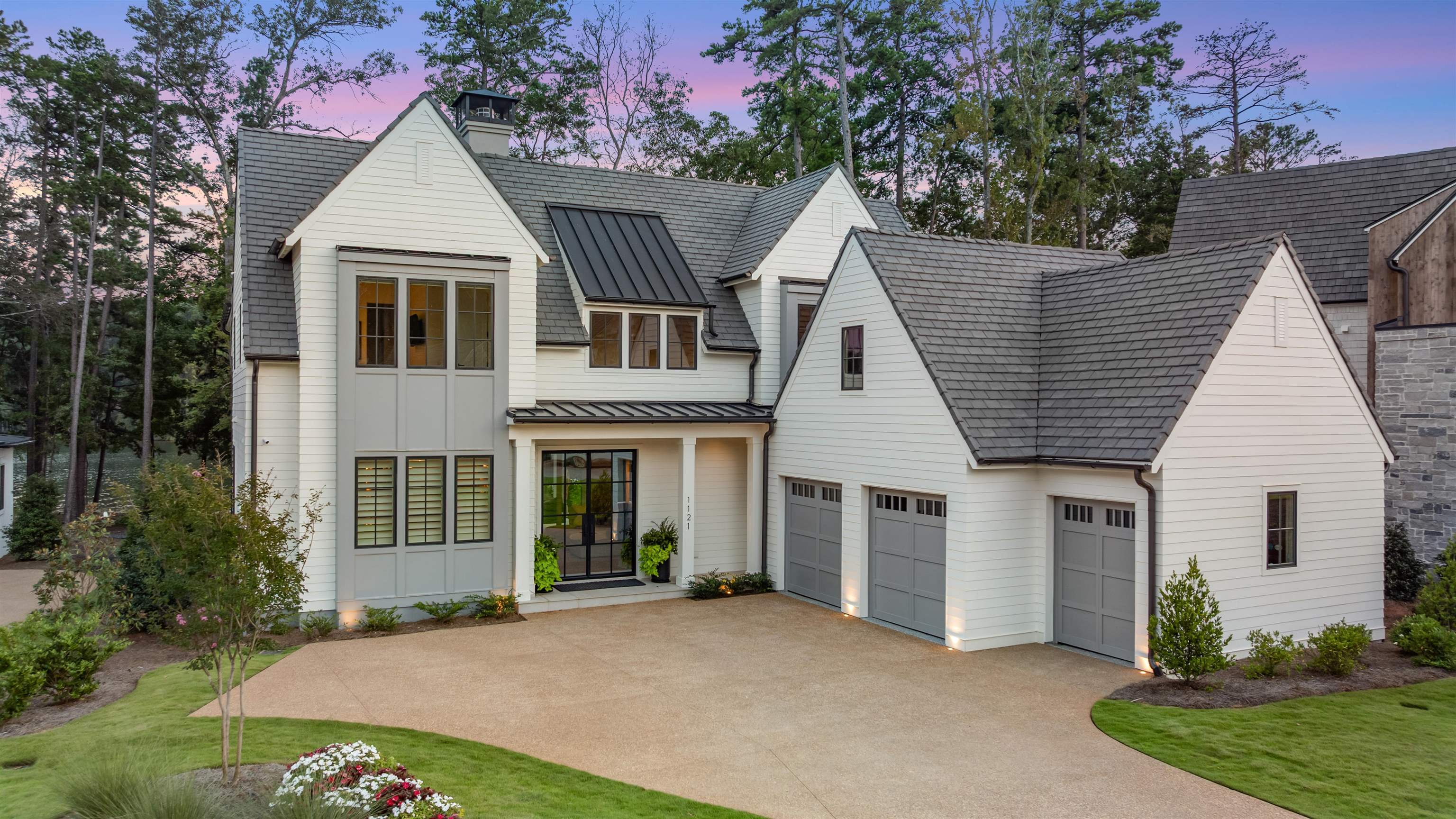 1121 LONGVIEW COMMONS