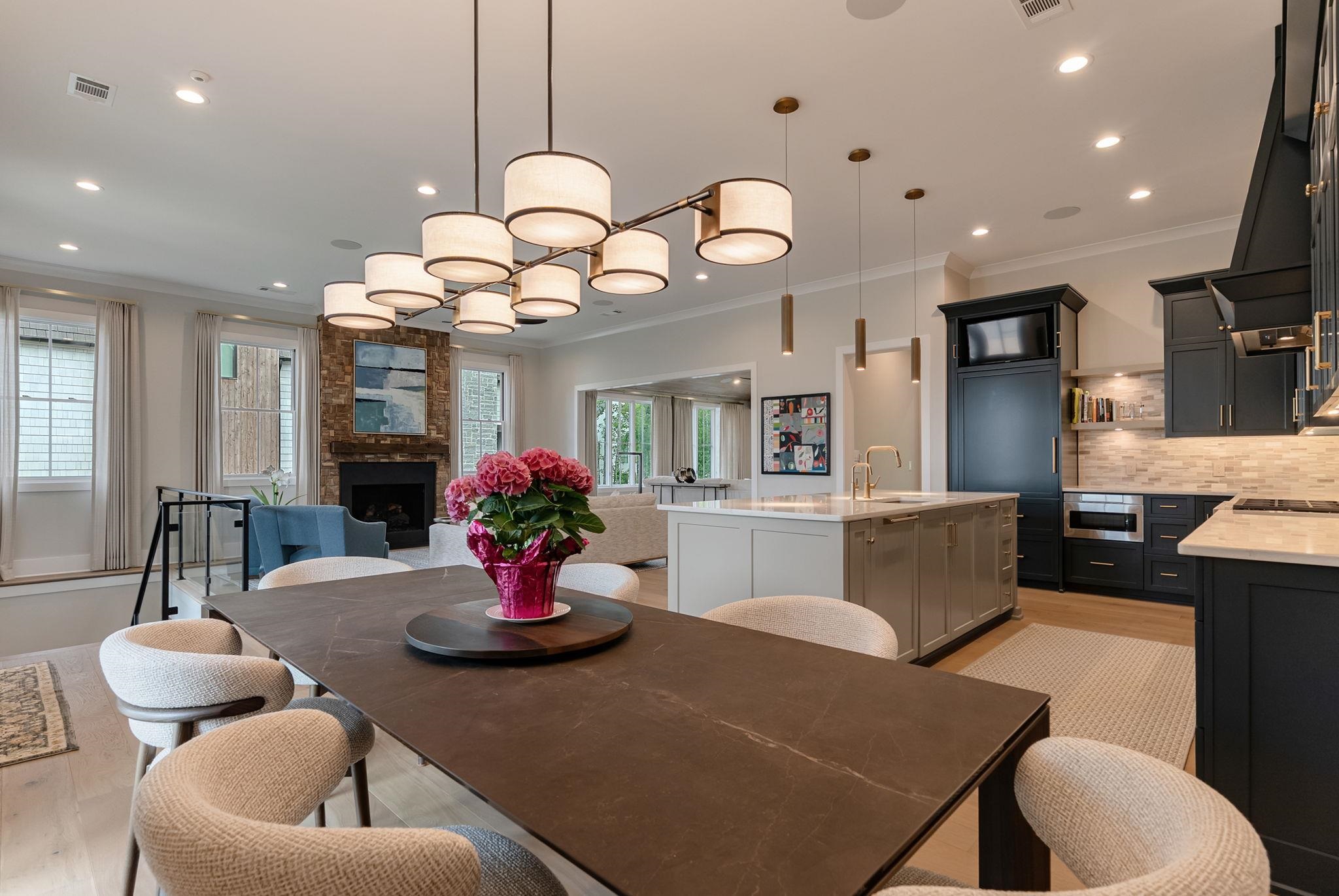 1101 LONGVIEW COMMONS