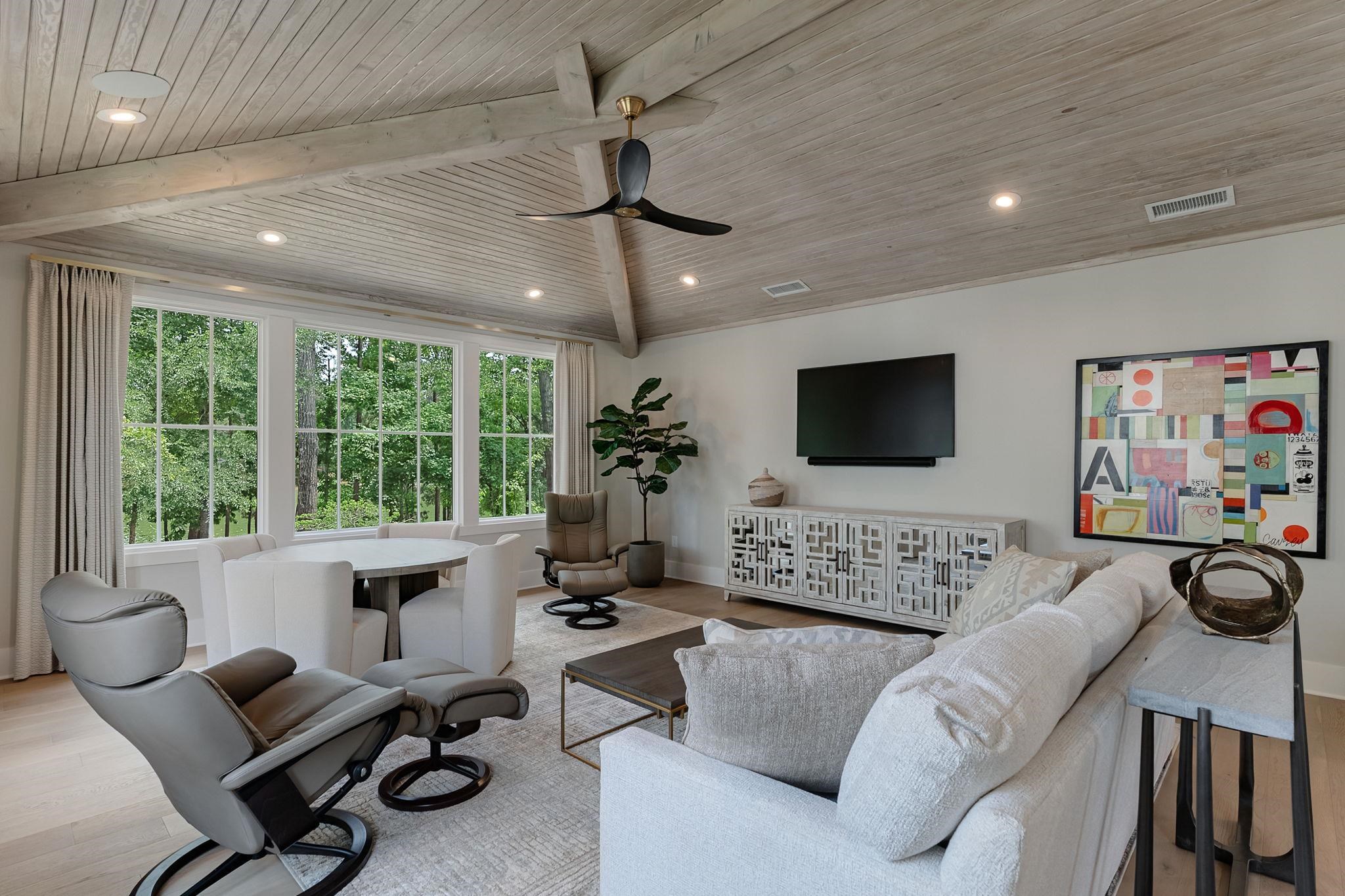 1101 LONGVIEW COMMONS