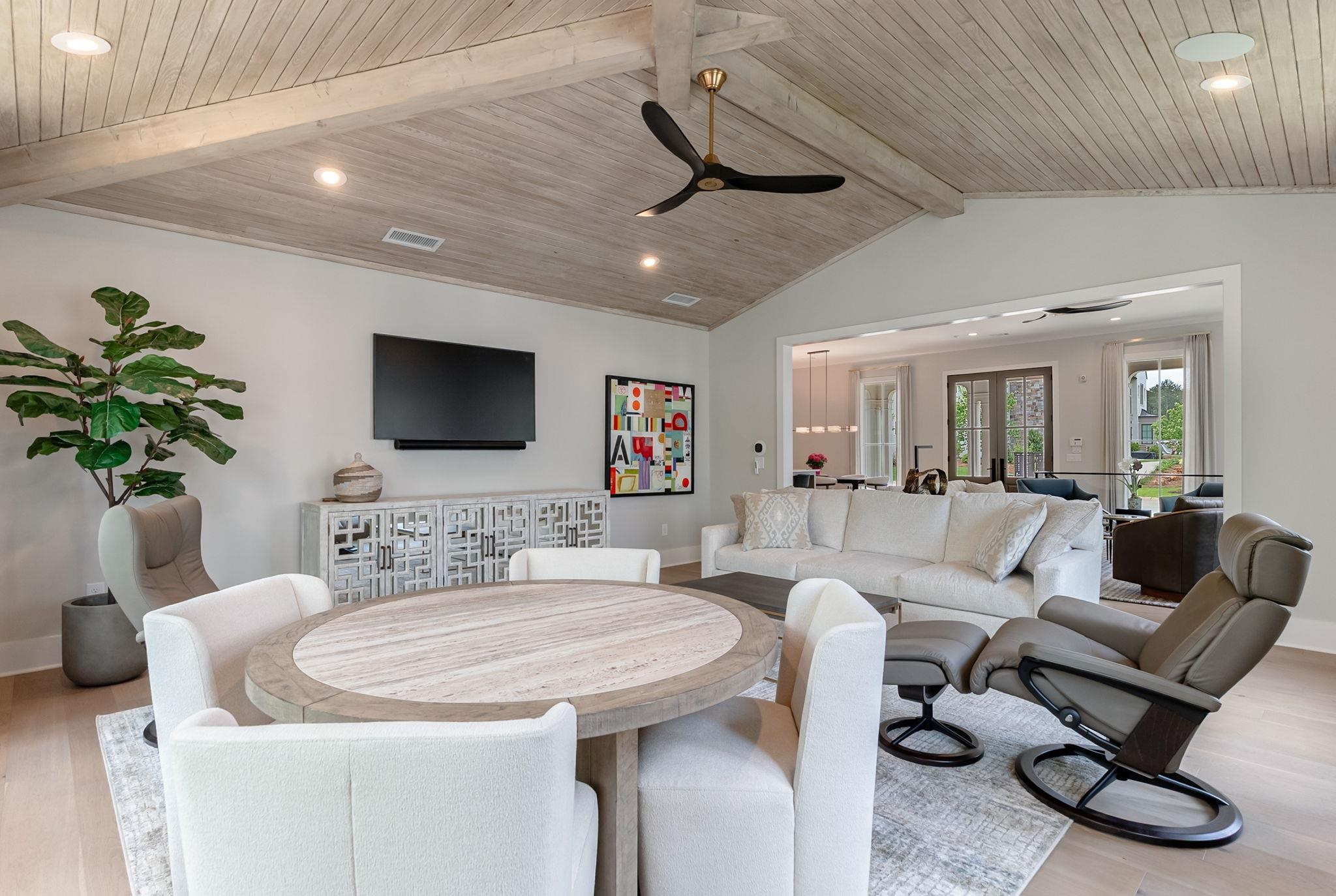 1101 LONGVIEW COMMONS