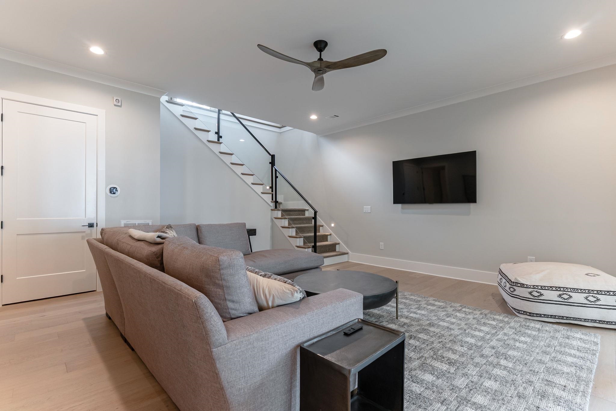1101 LONGVIEW COMMONS