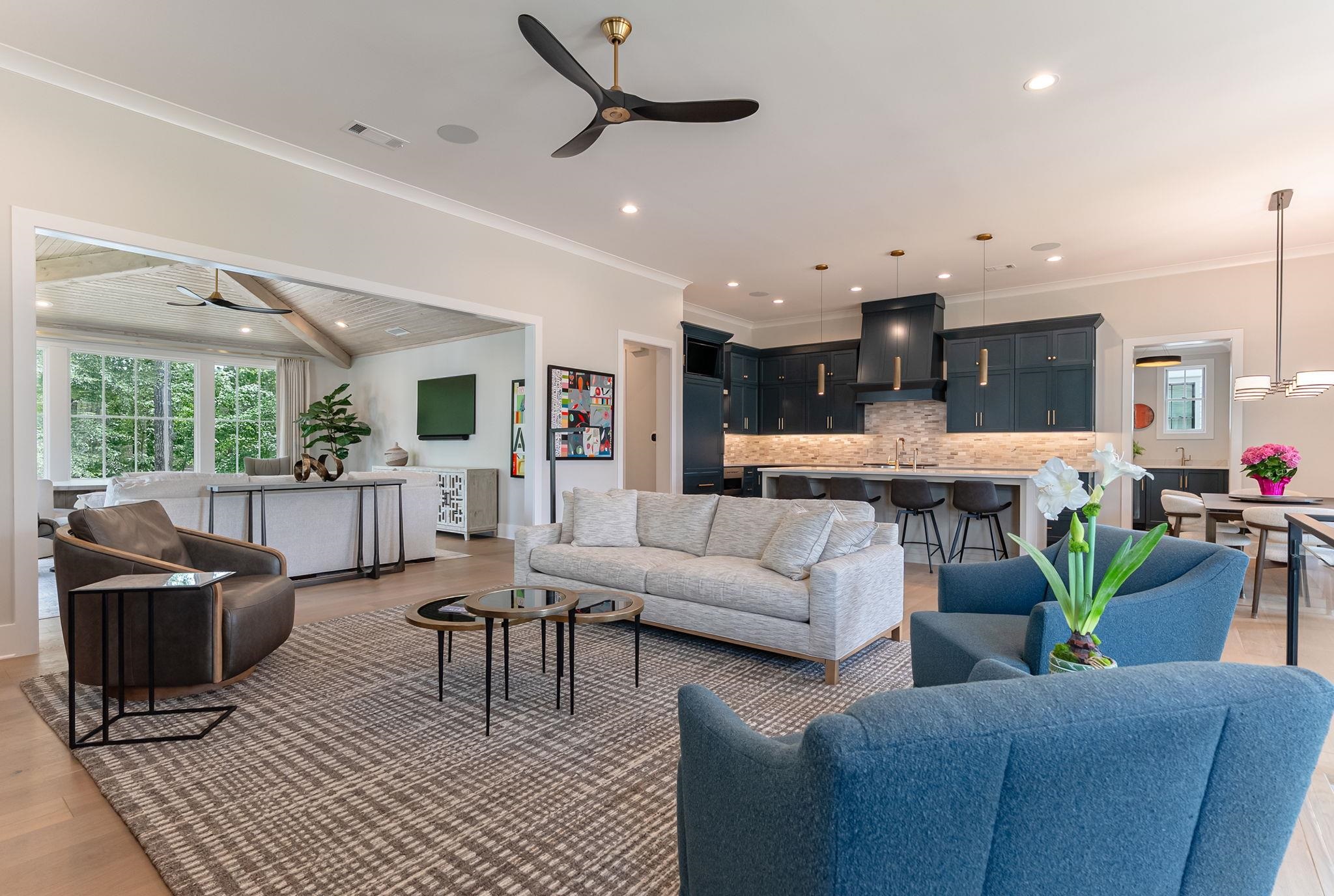 1101 LONGVIEW COMMONS