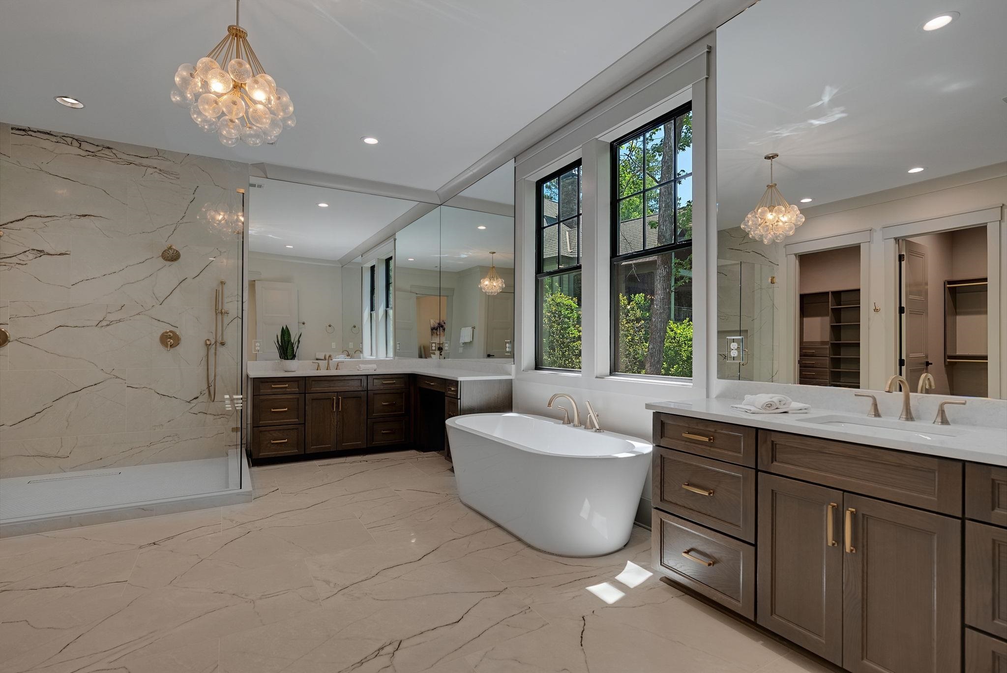 1010 MONFORT COURT