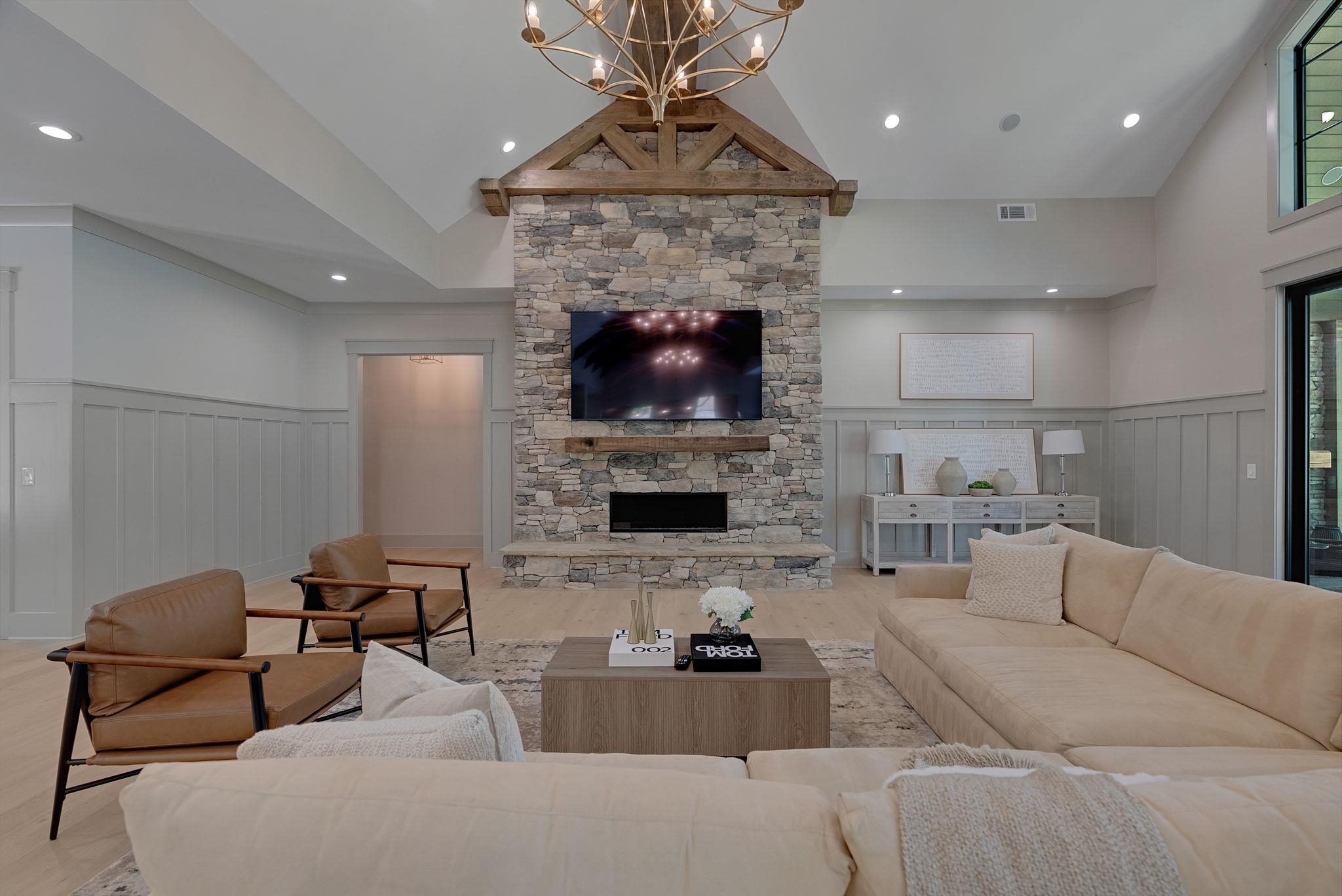 1010 MONFORT COURT