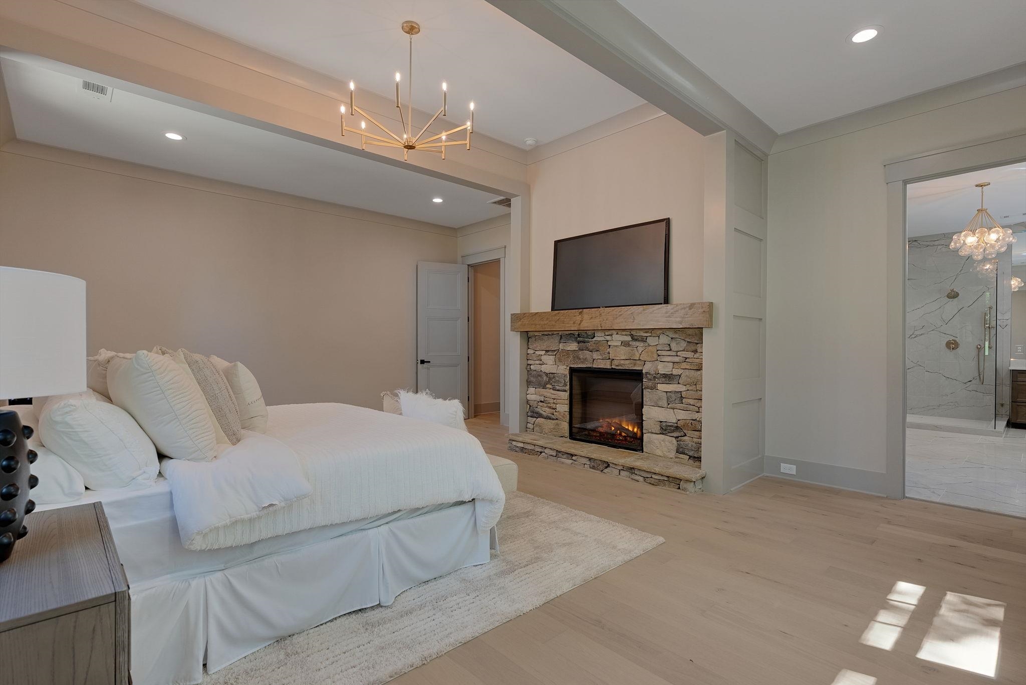 1010 MONFORT COURT