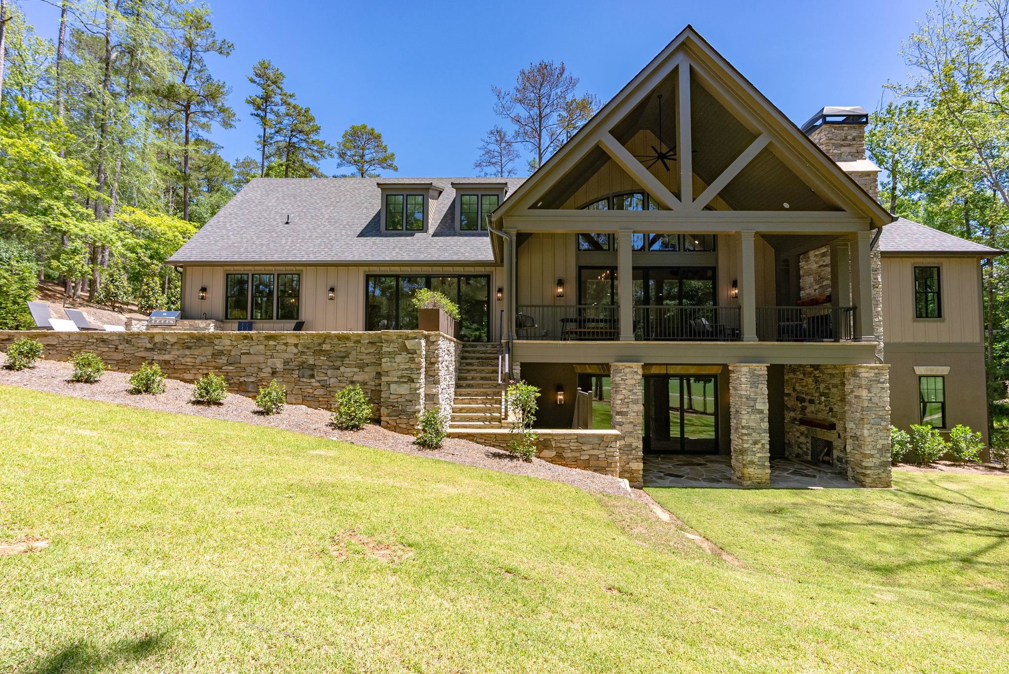 1010 MONFORT COURT