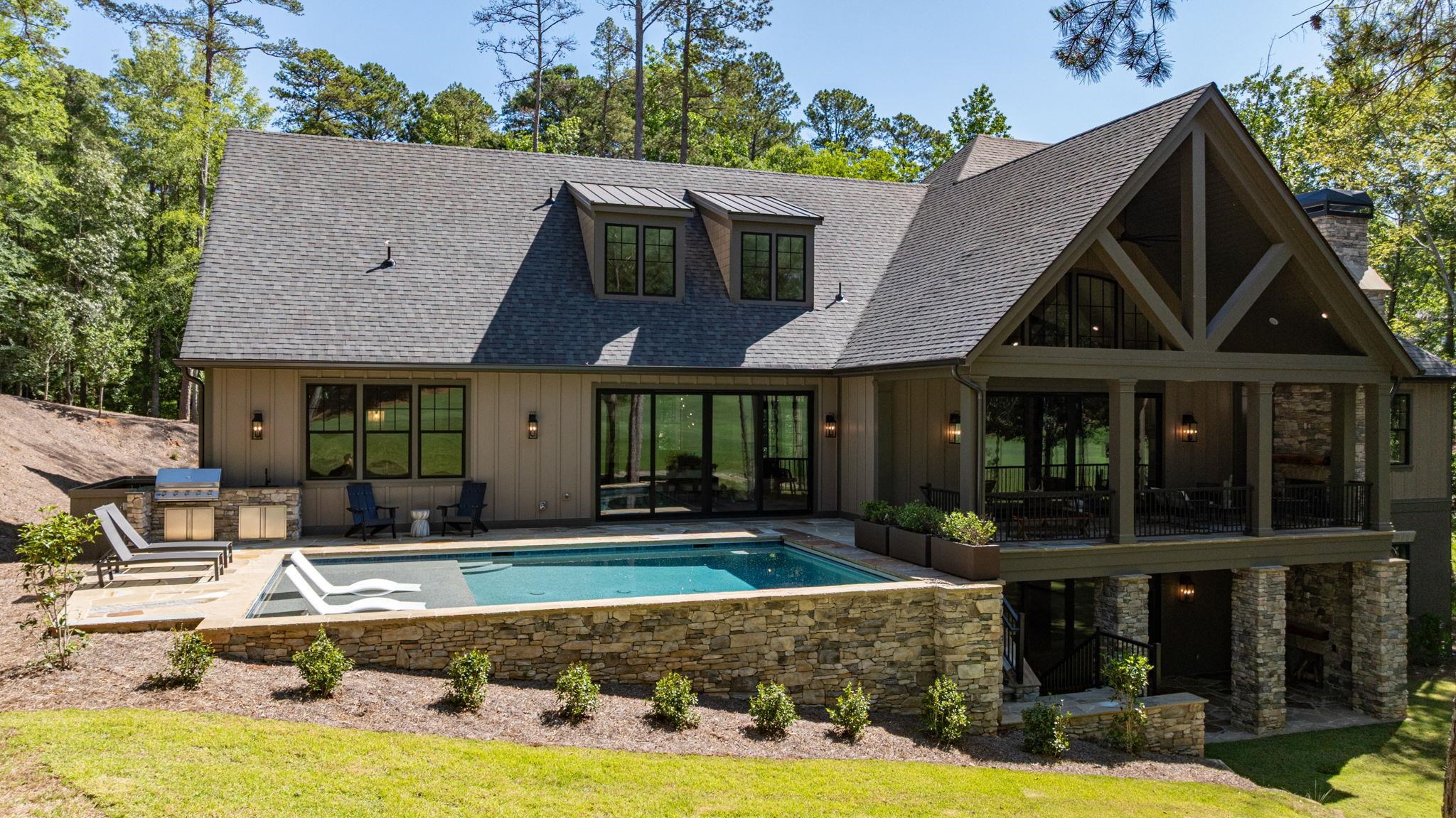 1010 MONFORT COURT