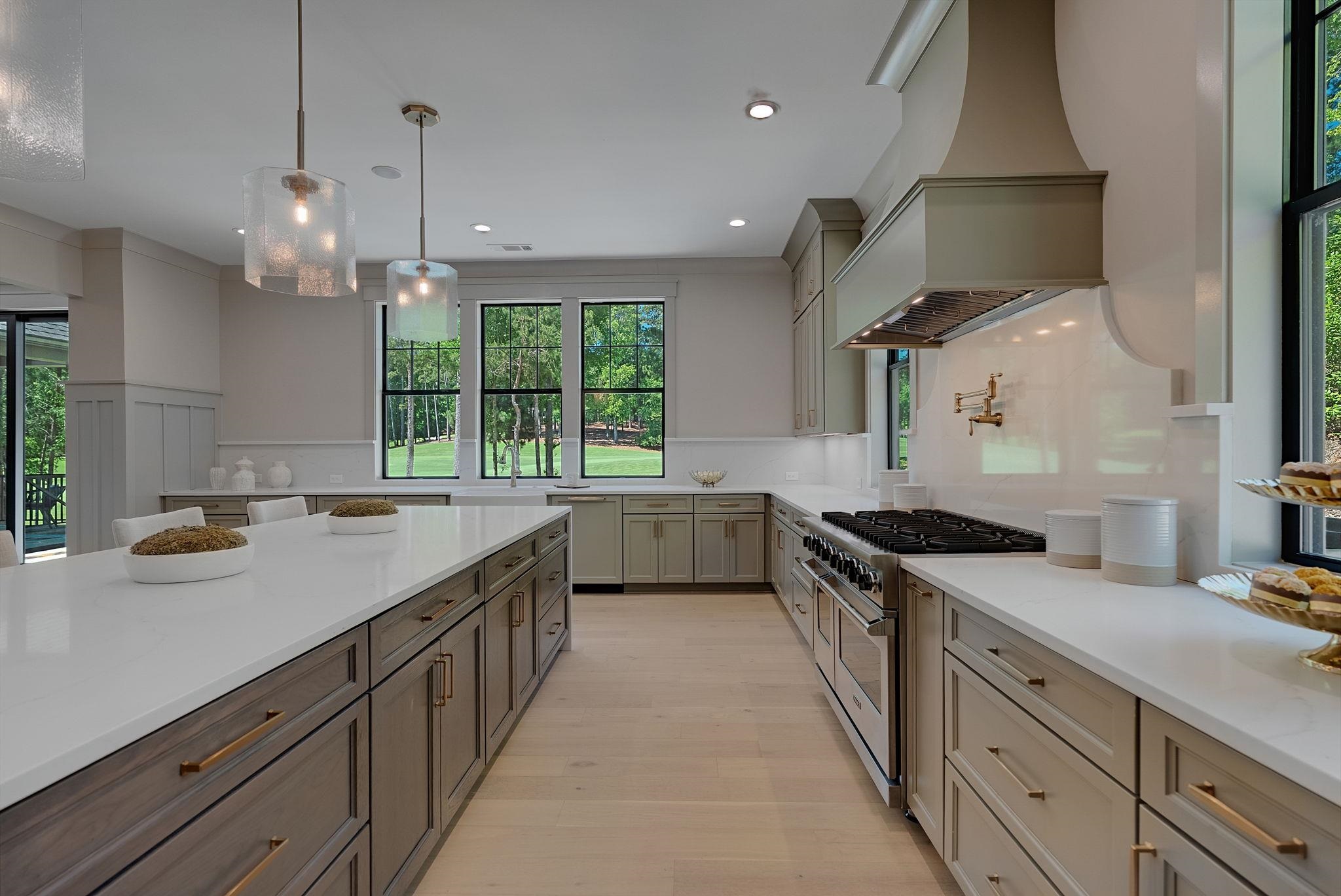 1010 MONFORT COURT