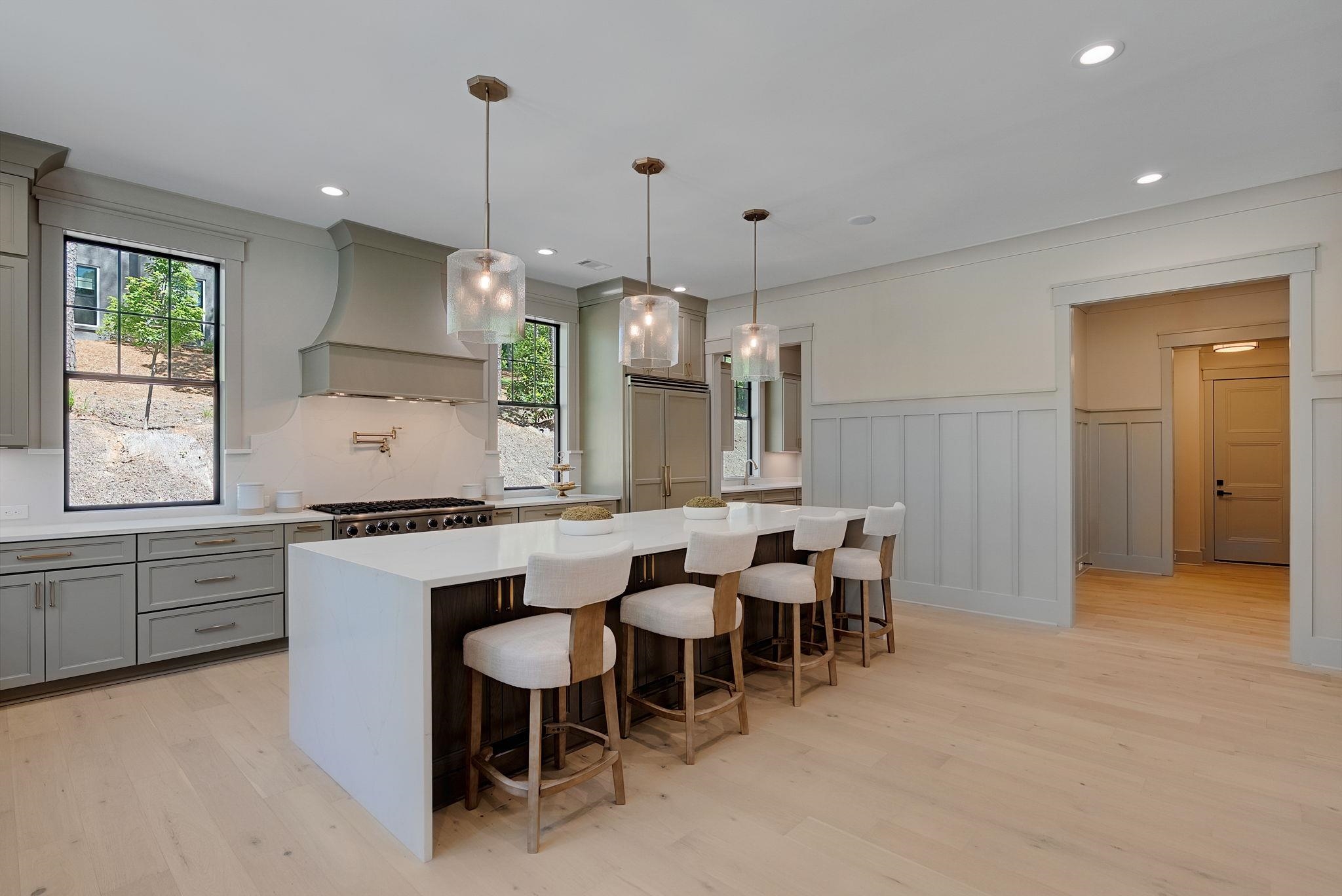 1010 MONFORT COURT