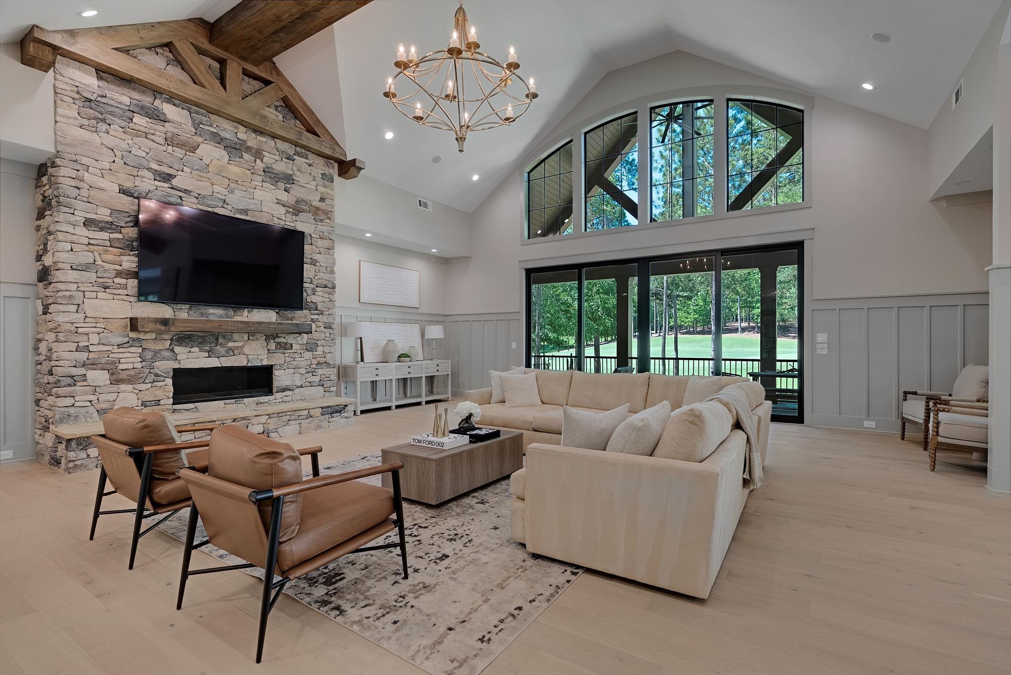 1010 MONFORT COURT