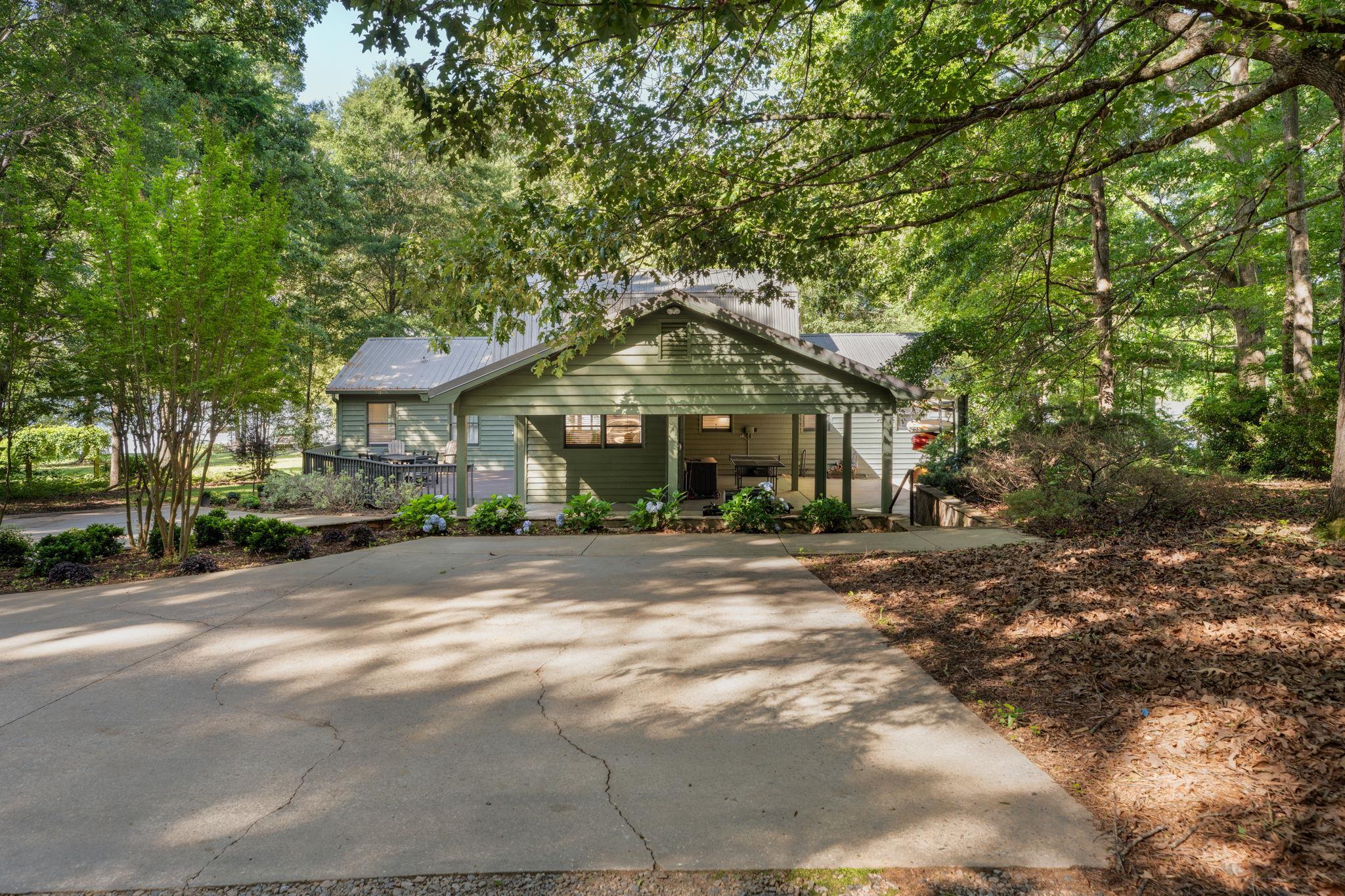 118 LAKE DRIVE