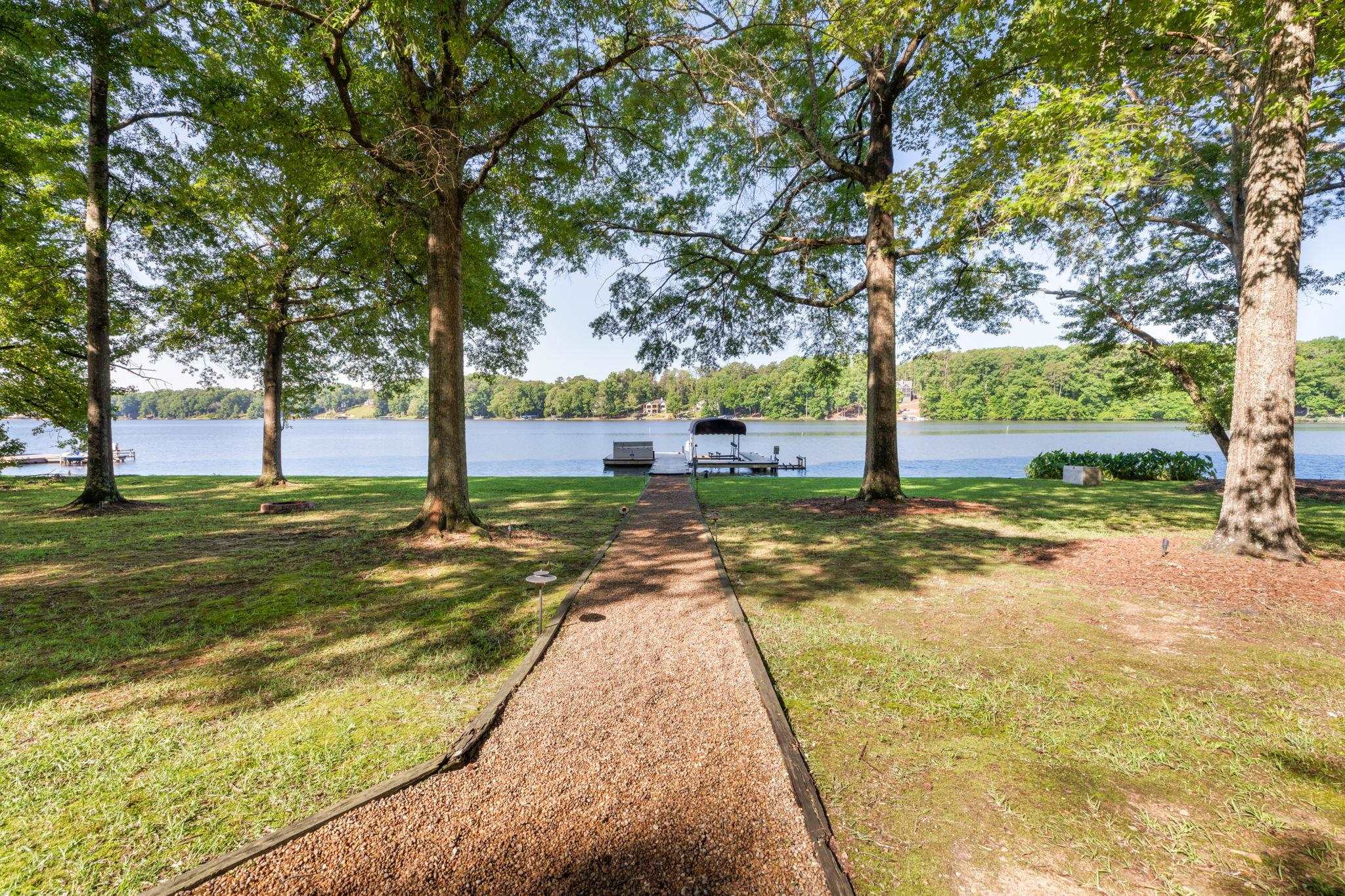 118 LAKE DRIVE