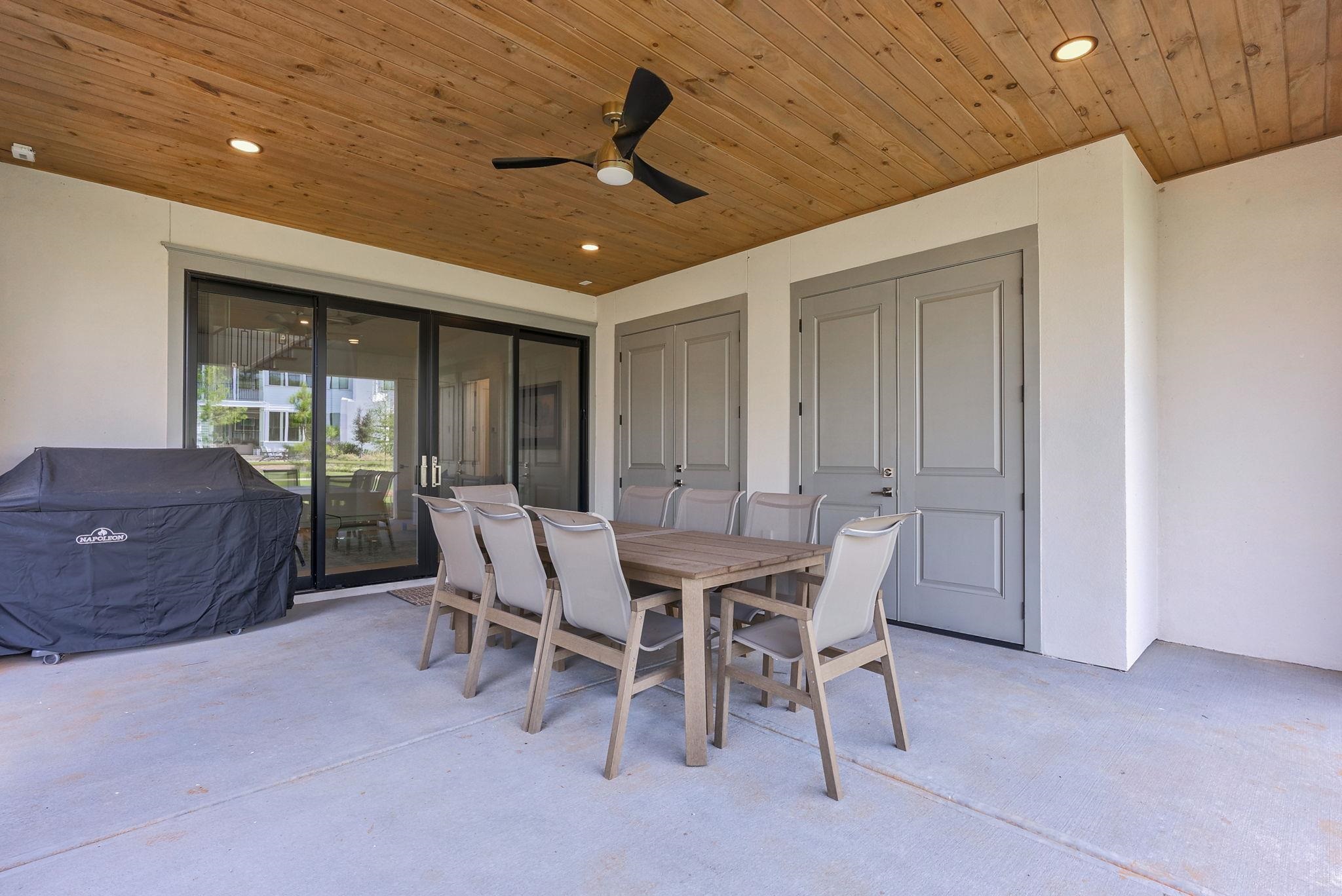 1062 FISH HOOK LANE
