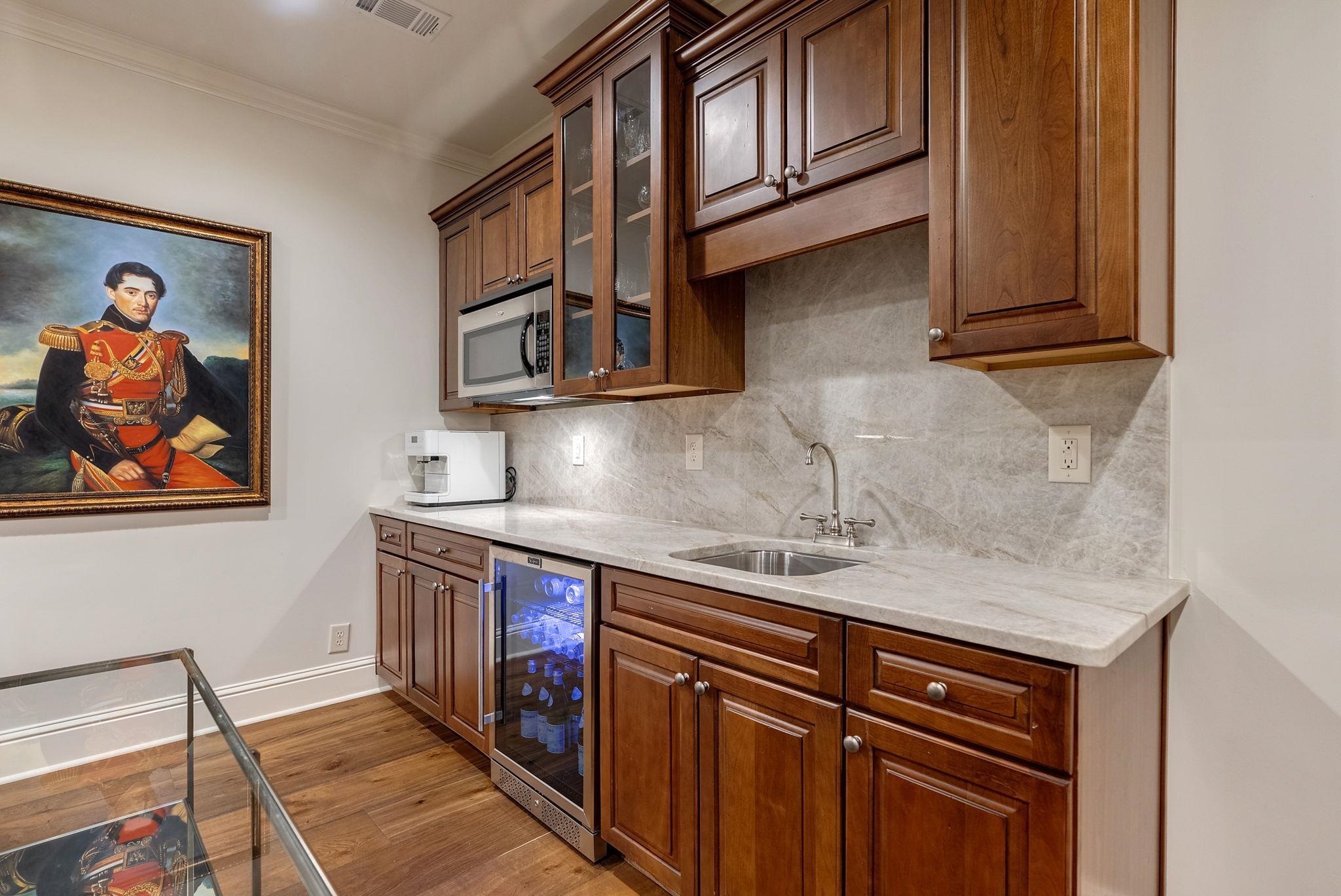 1081 REGENCY DRIVE