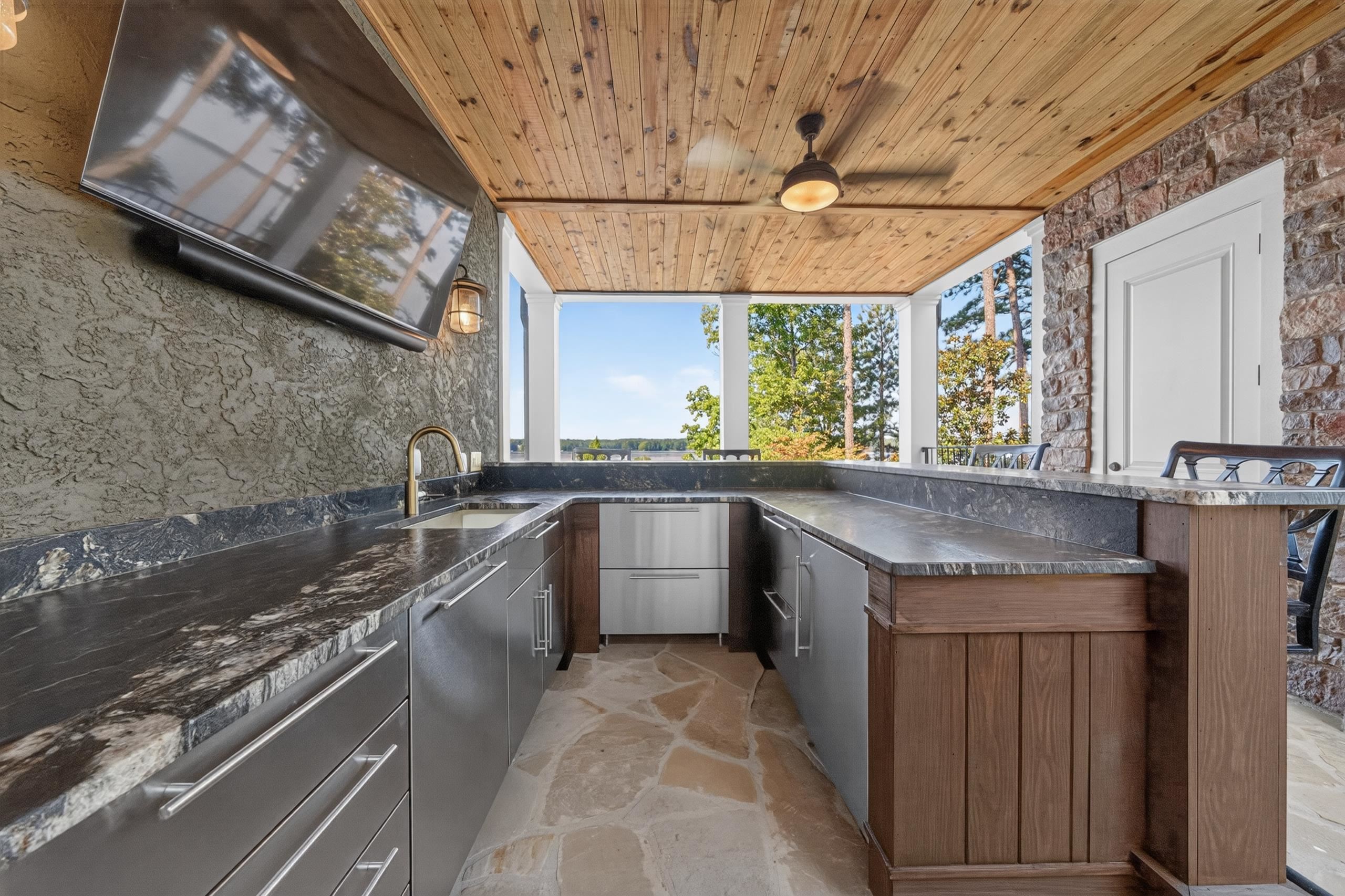 1131 KINGFISHER POINT