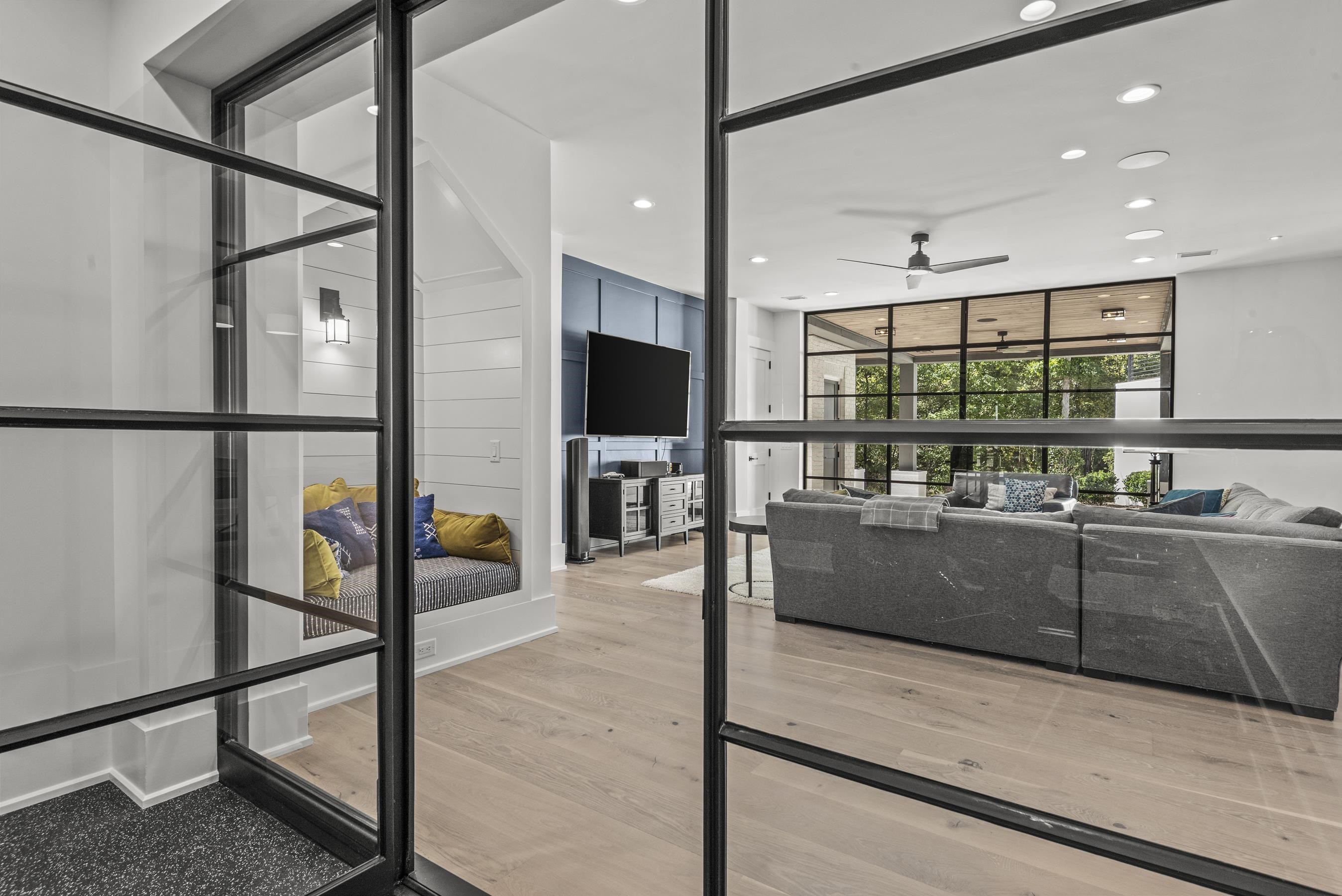 1021 NEARY RIDGE
