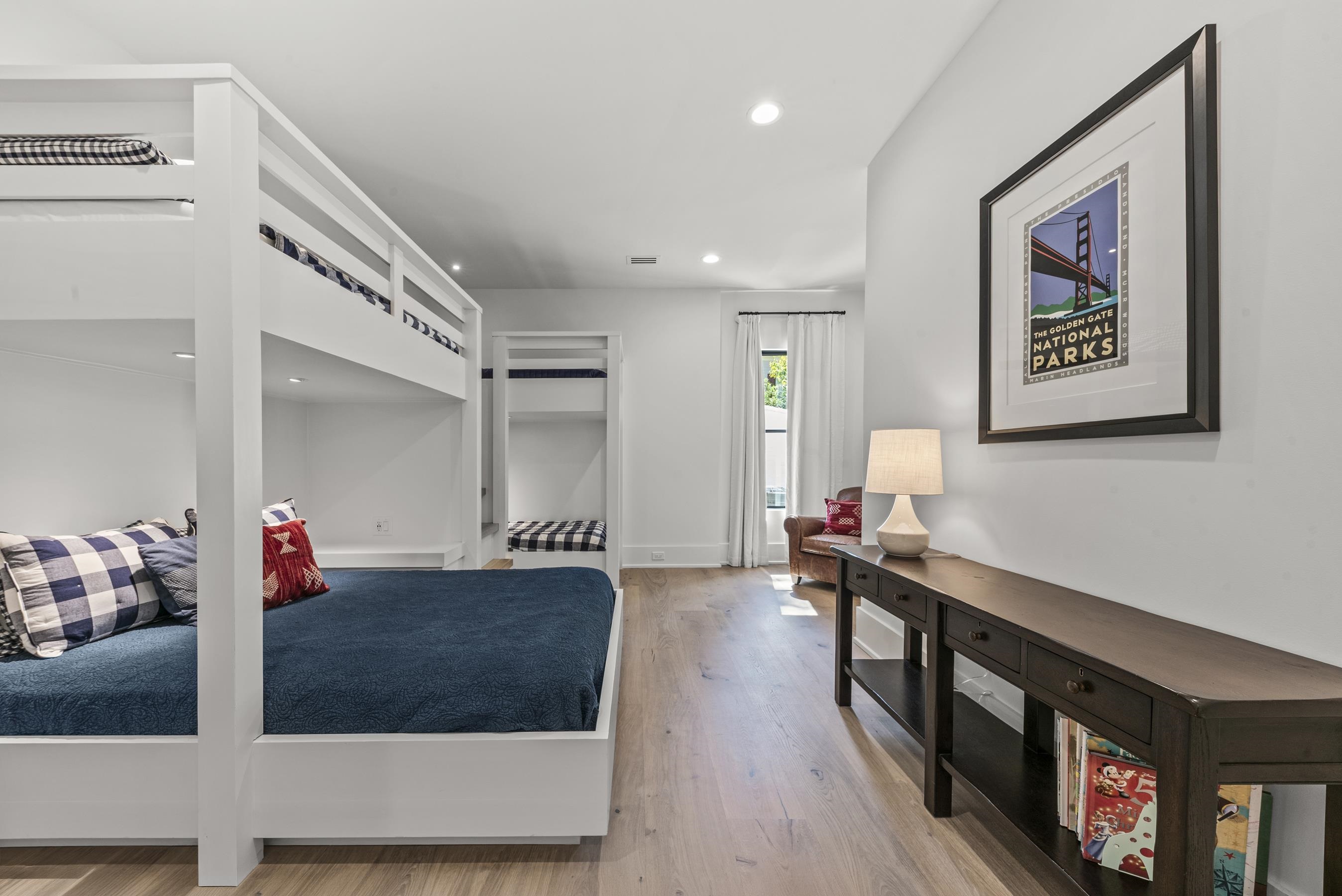1021 NEARY RIDGE