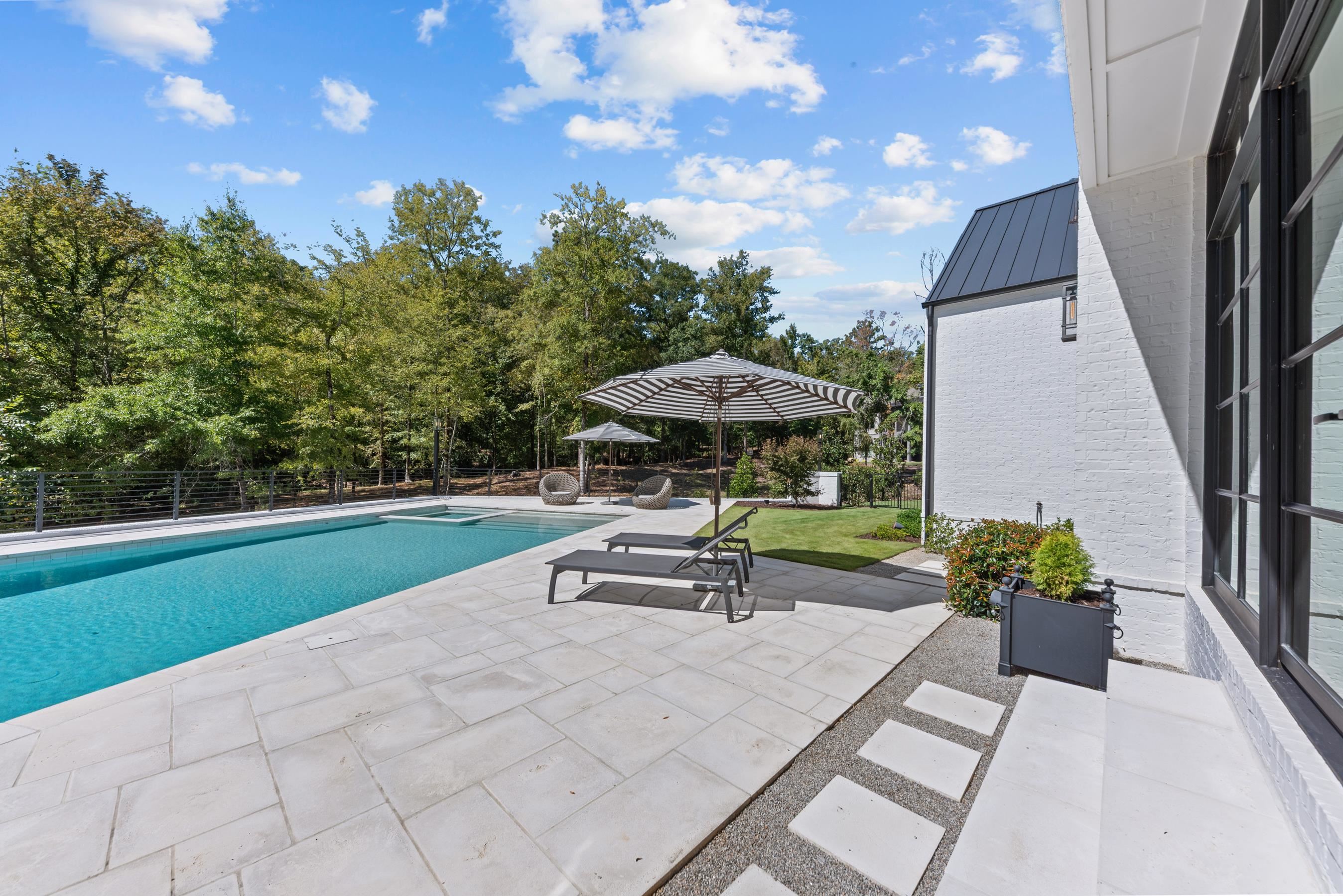 1021 NEARY RIDGE