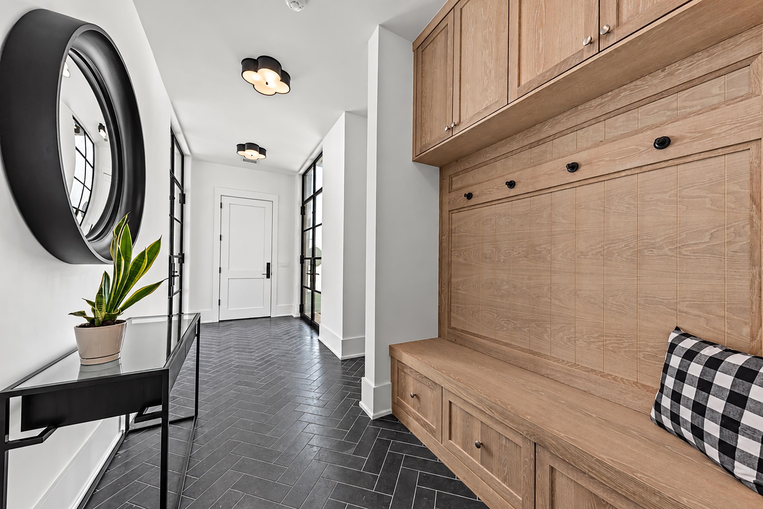 1021 NEARY RIDGE