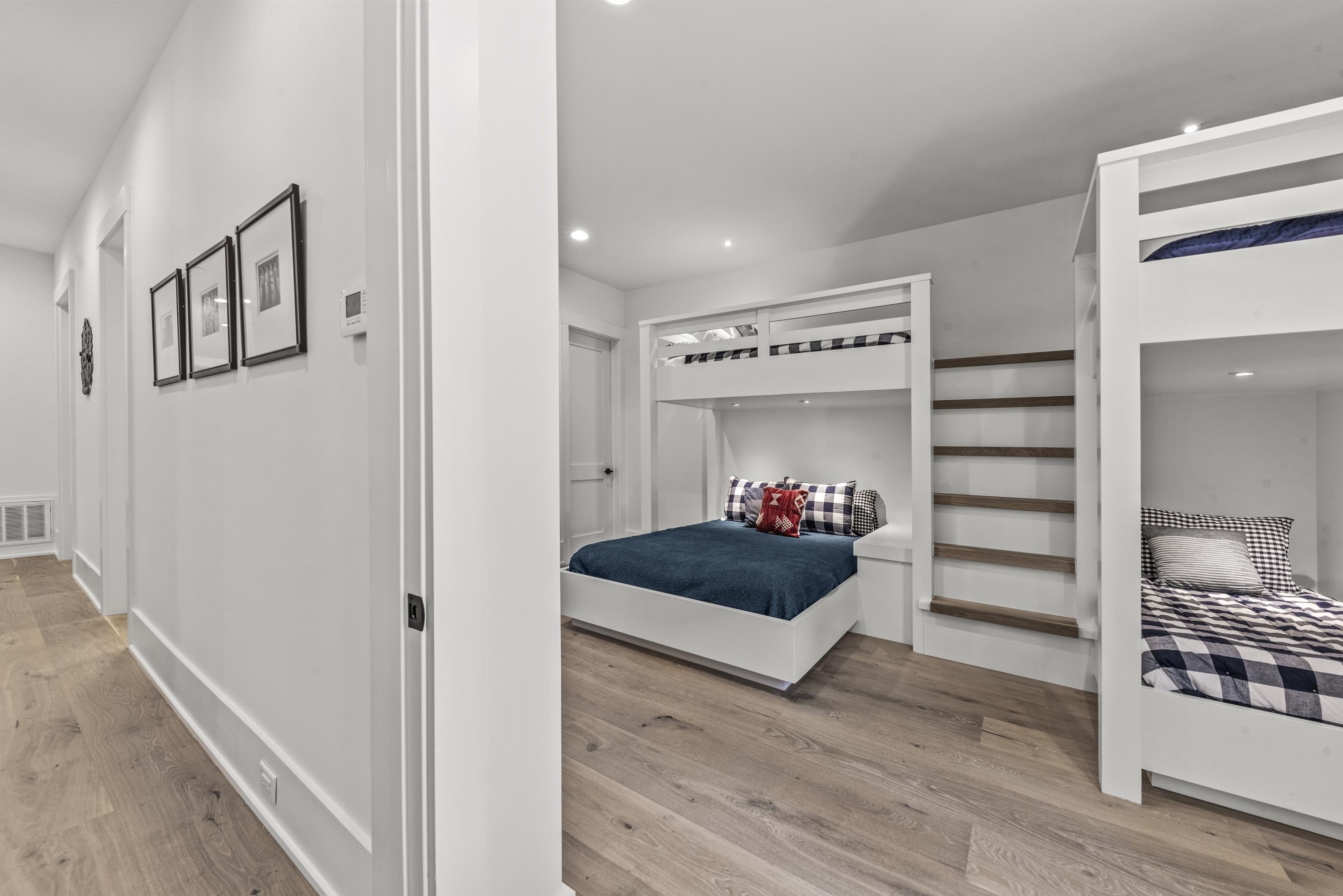 1021 NEARY RIDGE