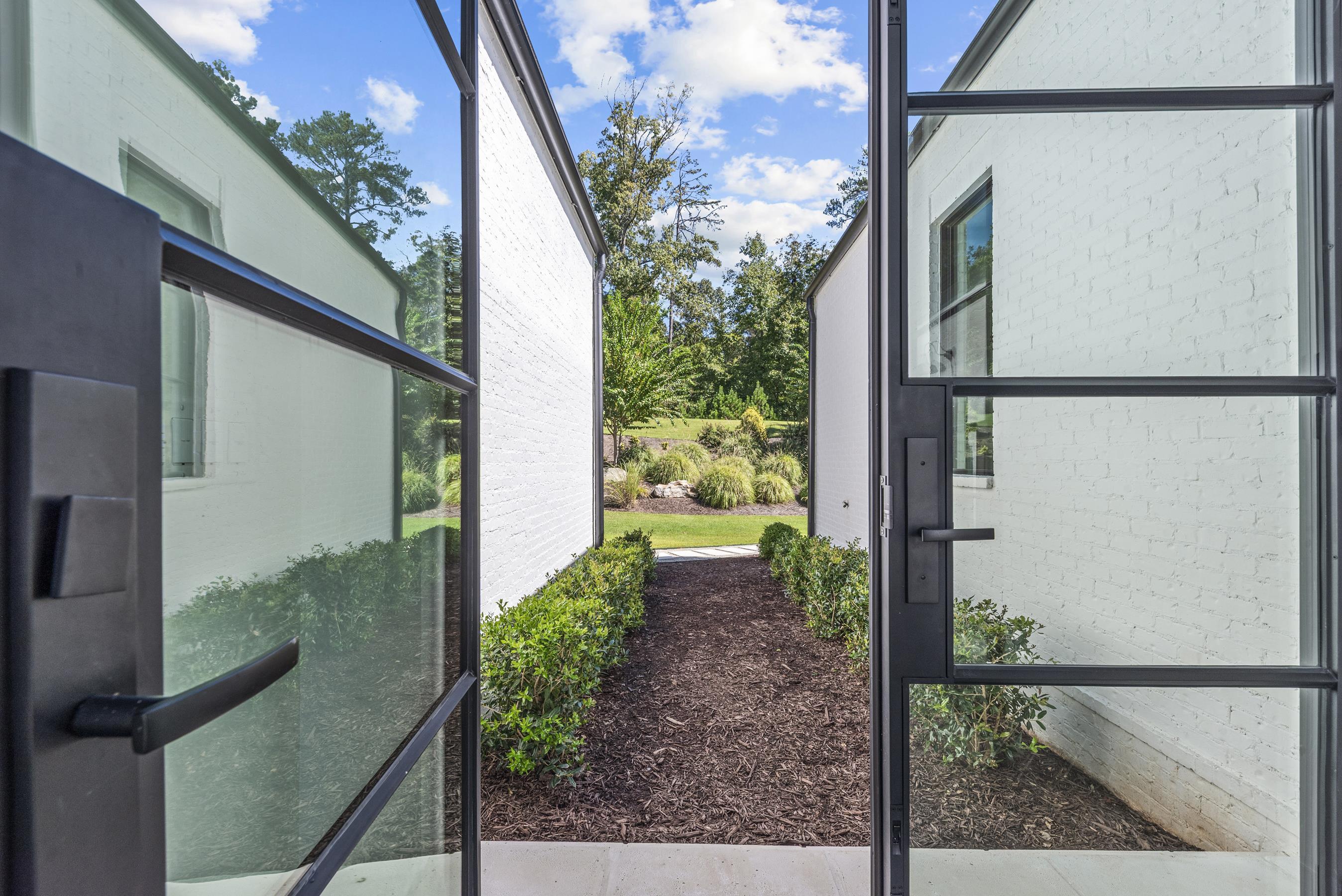 1021 NEARY RIDGE