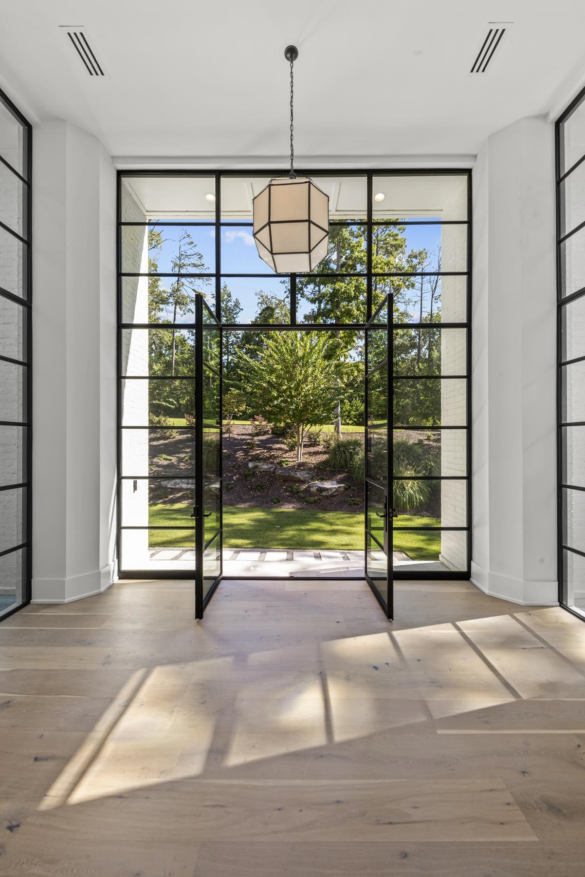 1021 NEARY RIDGE